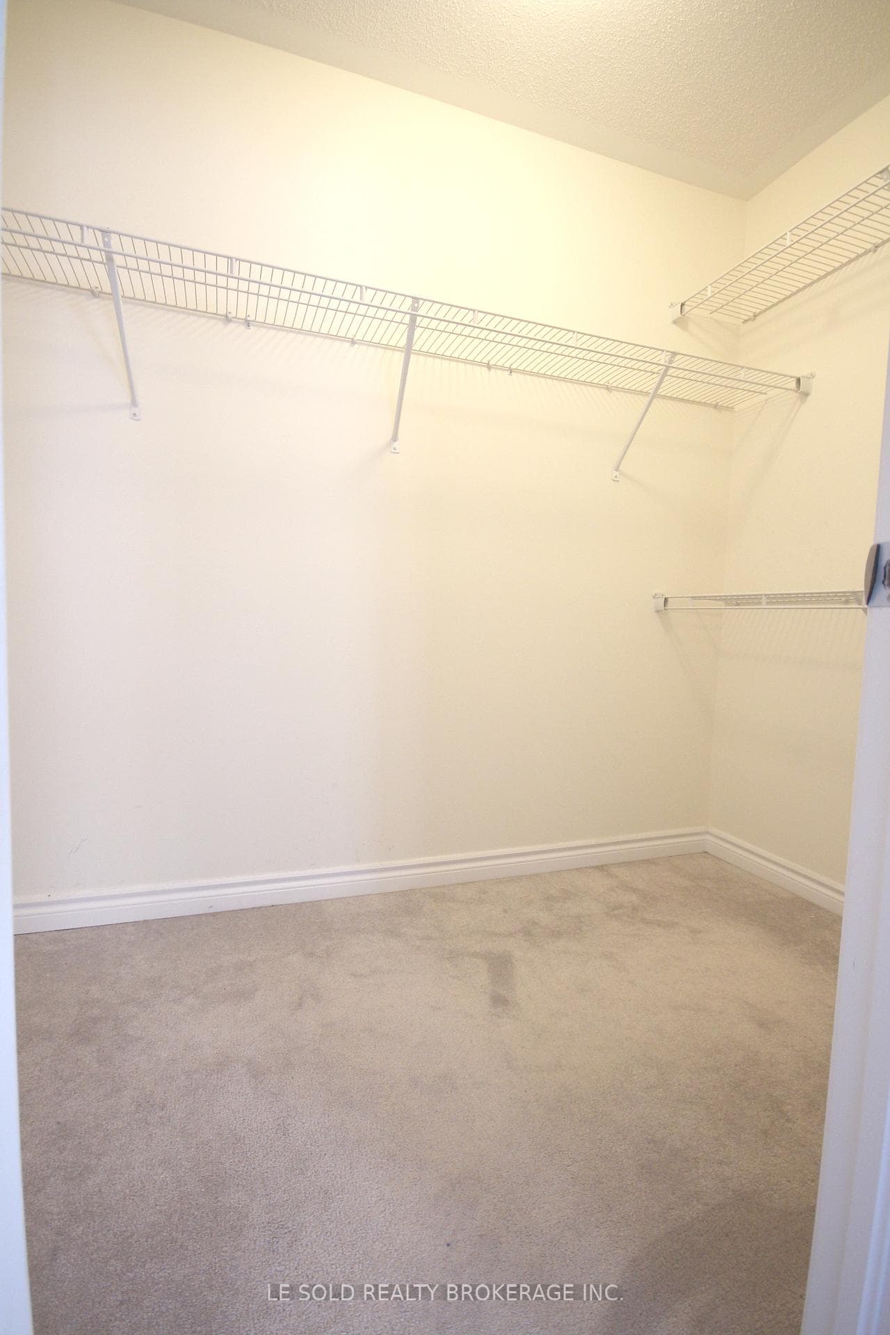 90 Hutt Crescent photo 16