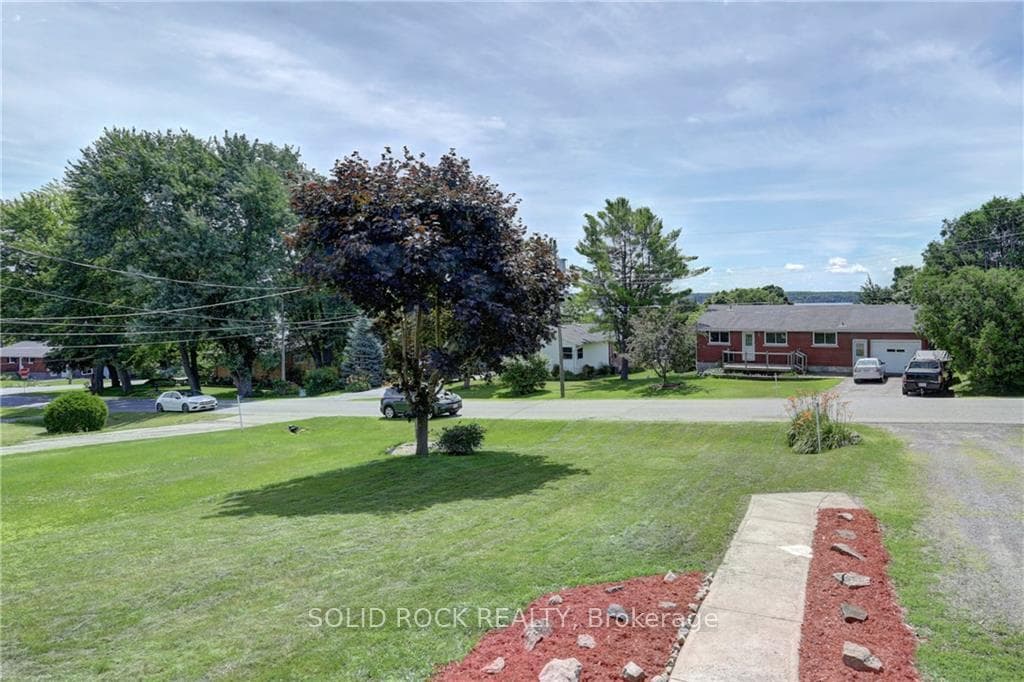 8 WEST MCLEAN Boulevard photo 28