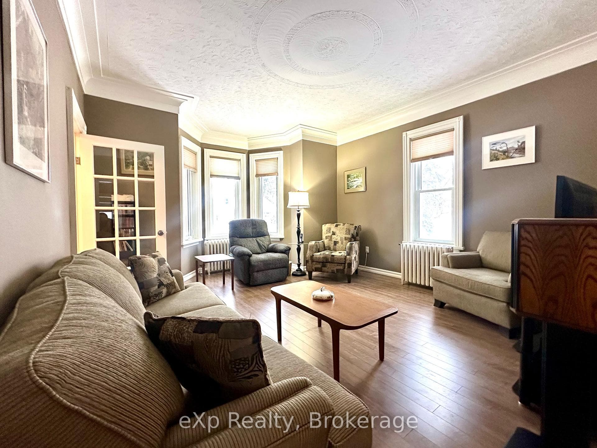 524 Colborne Street photo 6
