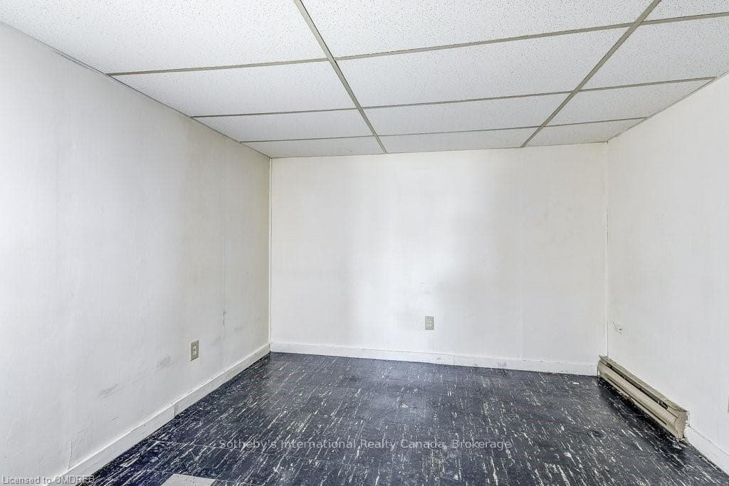 5688 SHERKSTON Road photo 23