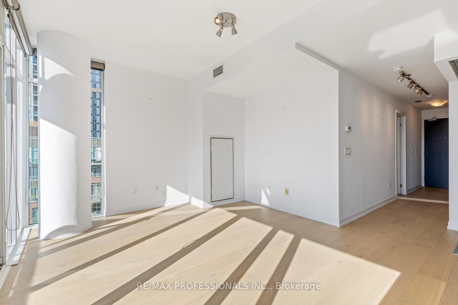 105 George Street Unit 810 photo 14