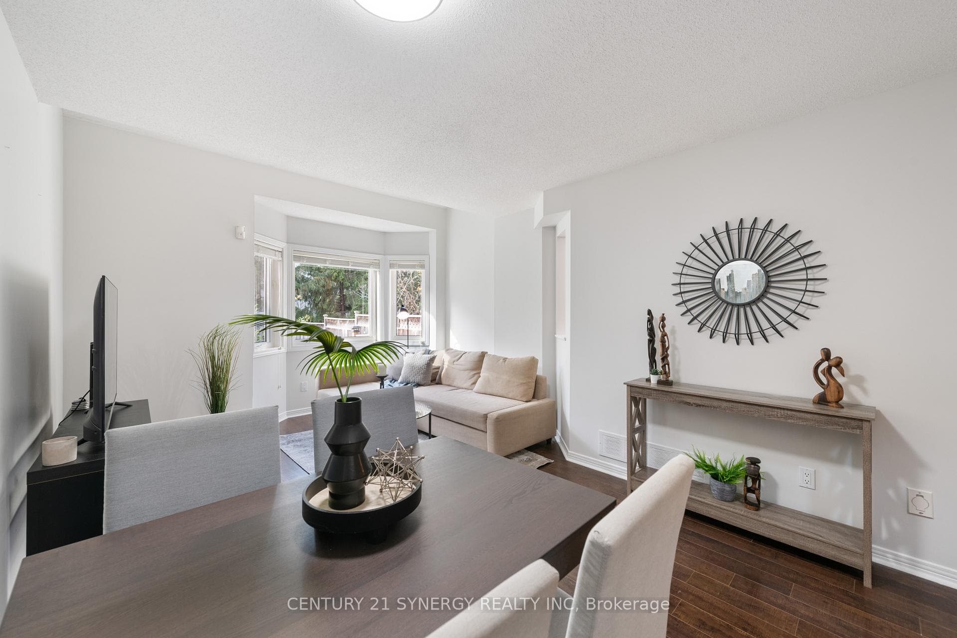 548 WILD SHORE Crescent photo 9