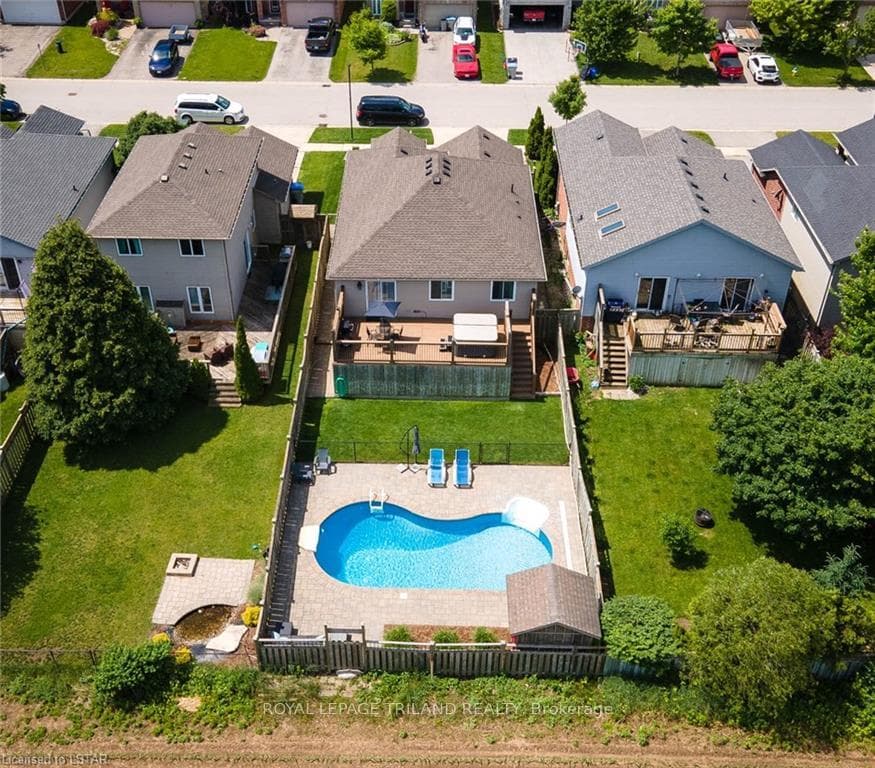 47 WILLOW Crescent photo 5