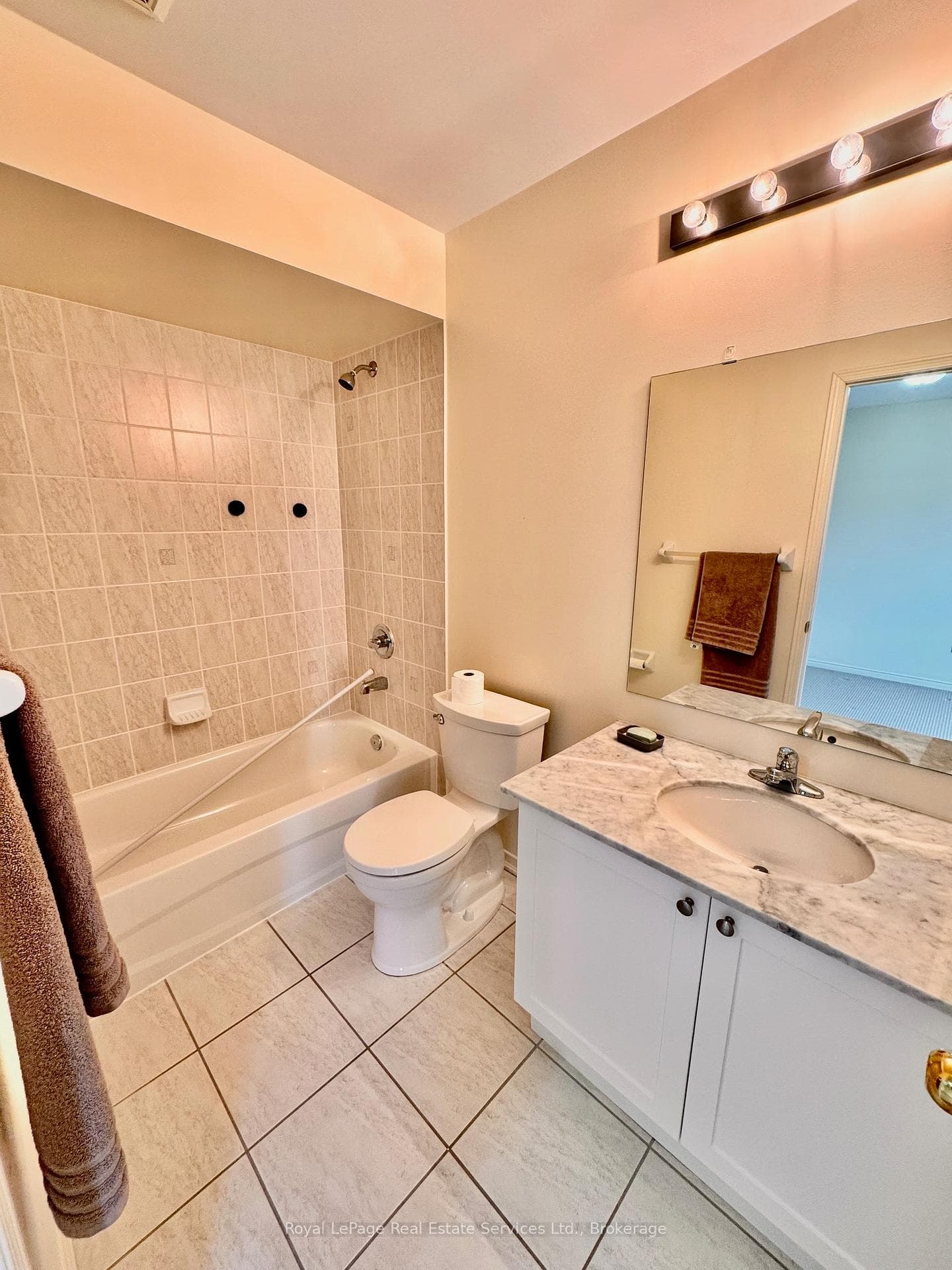 97 Georgian Drive Unit 27 photo 11