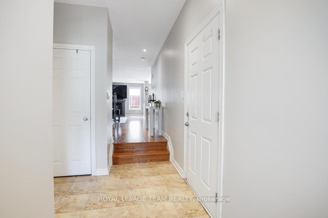 406 Pillett Street photo 4