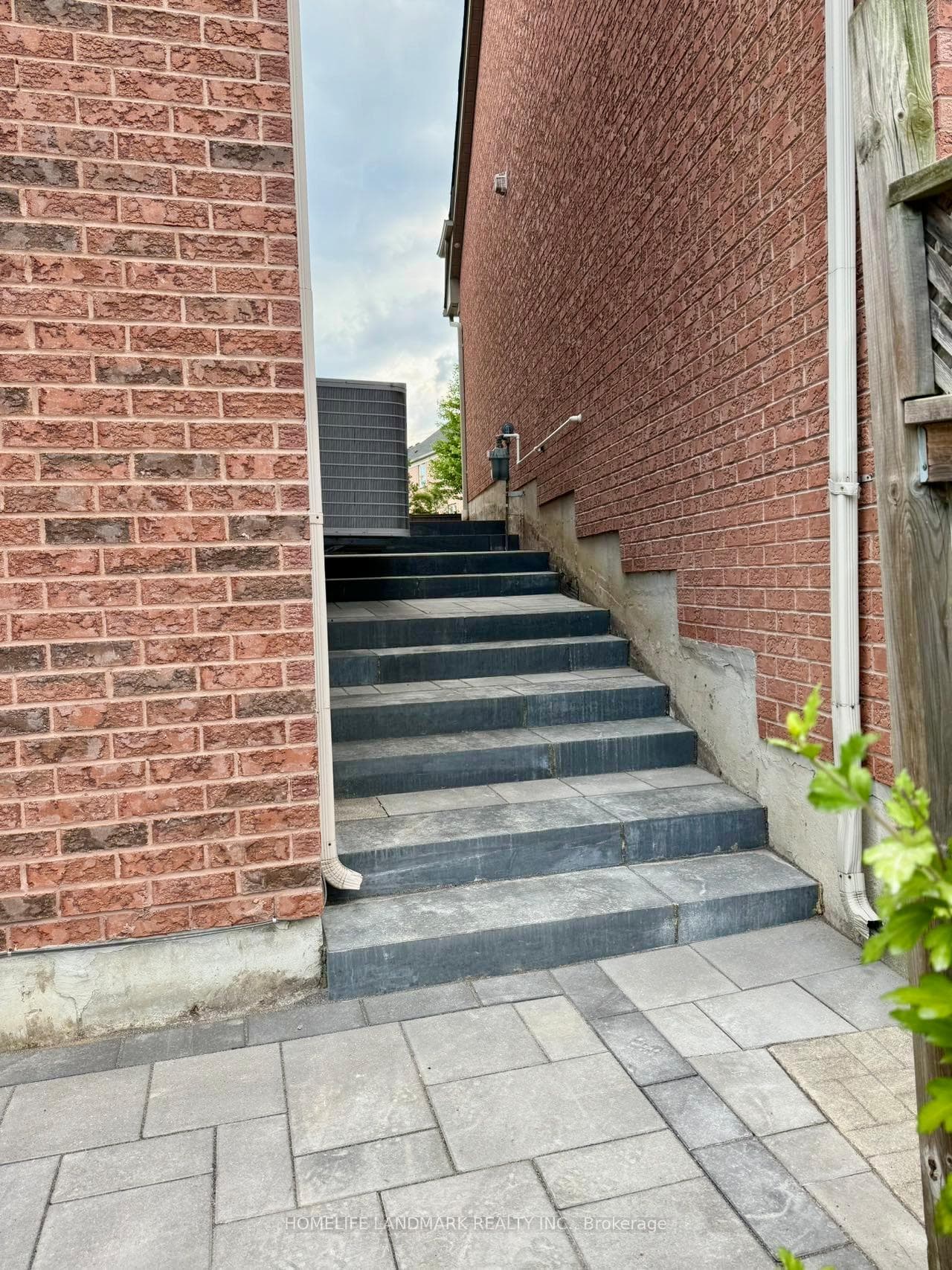 41 Alden Square Unit BSM photo 3