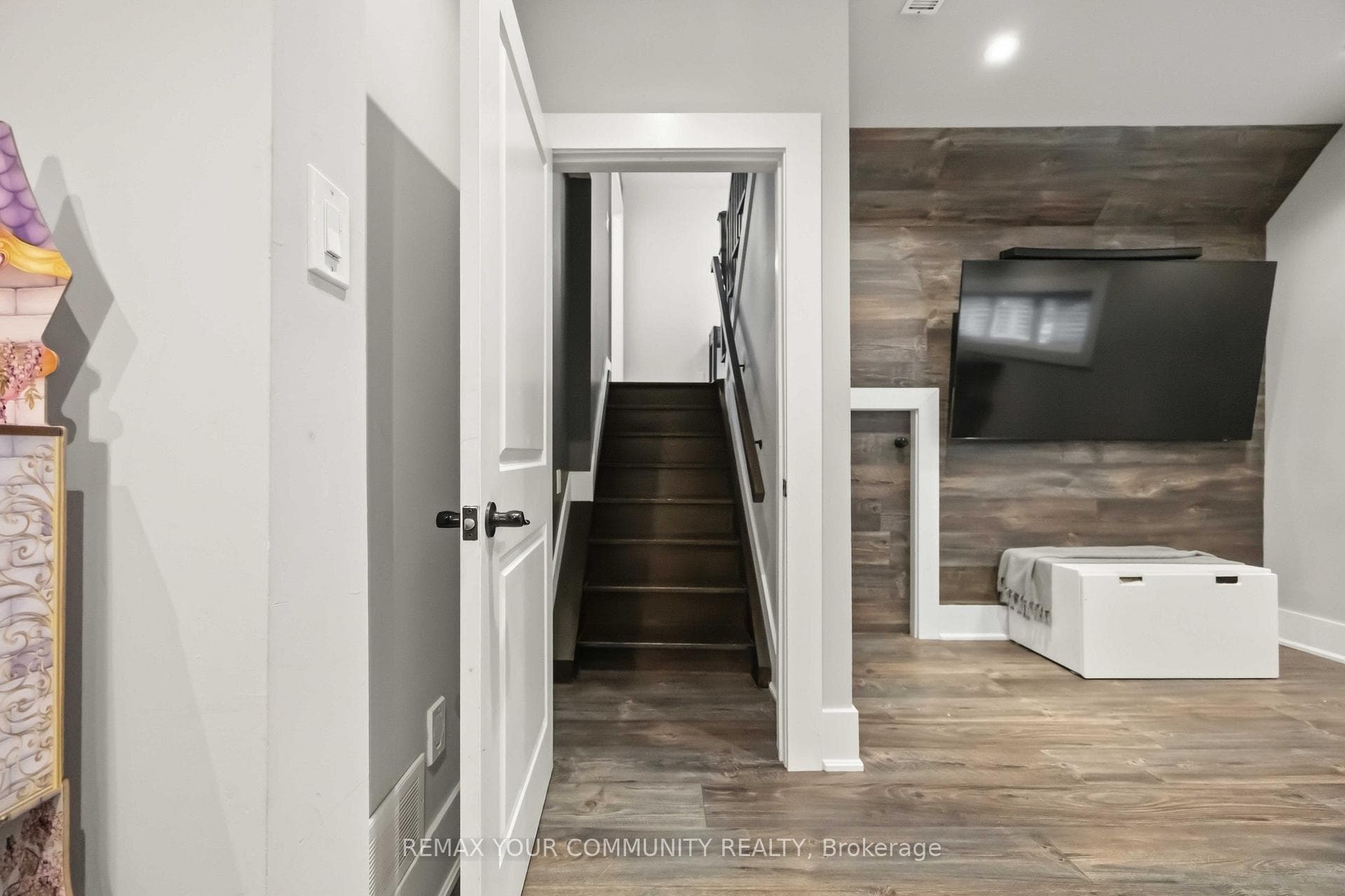 614 Rupert Avenue photo 23