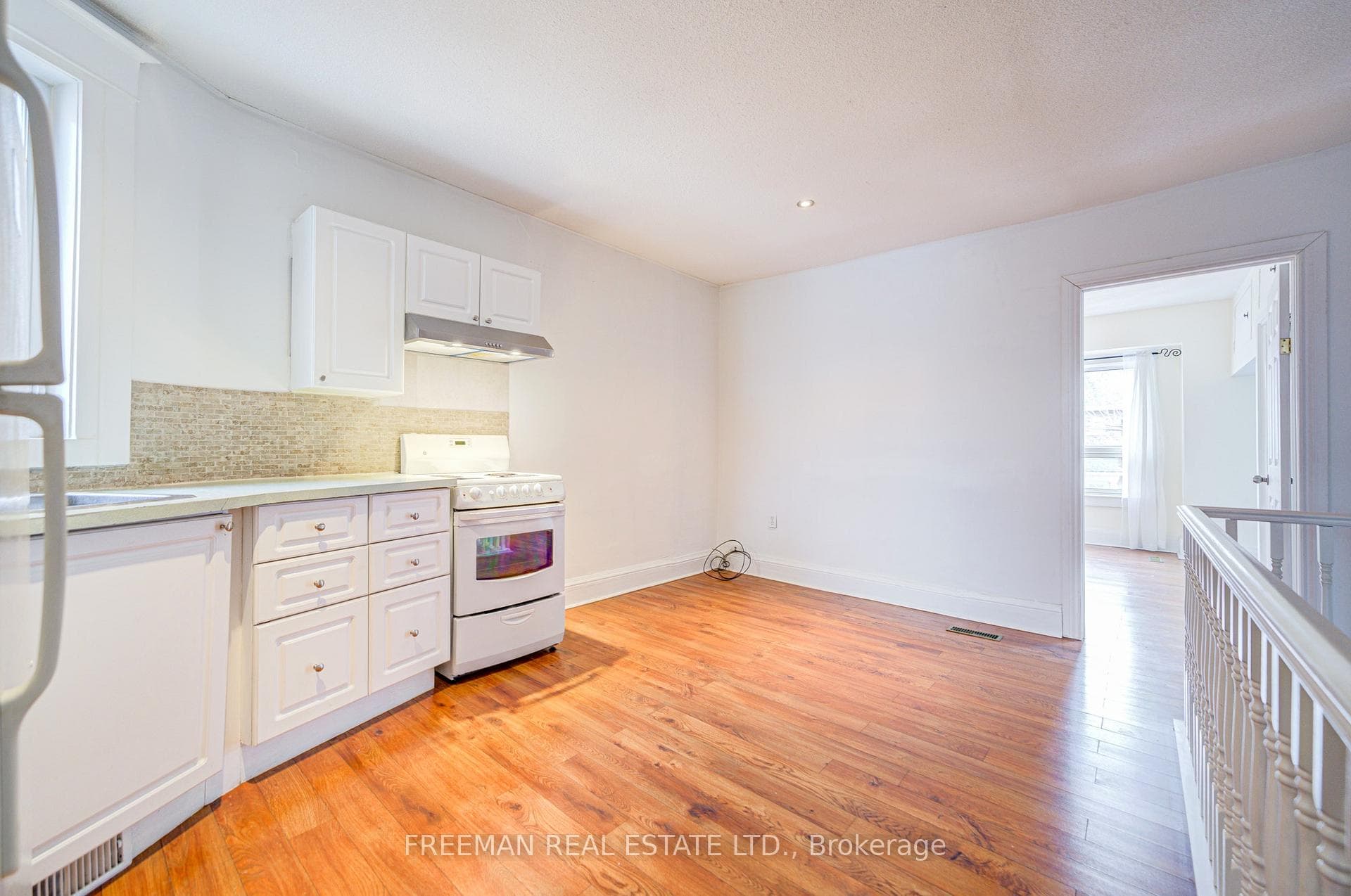164 Christie Street photo 8