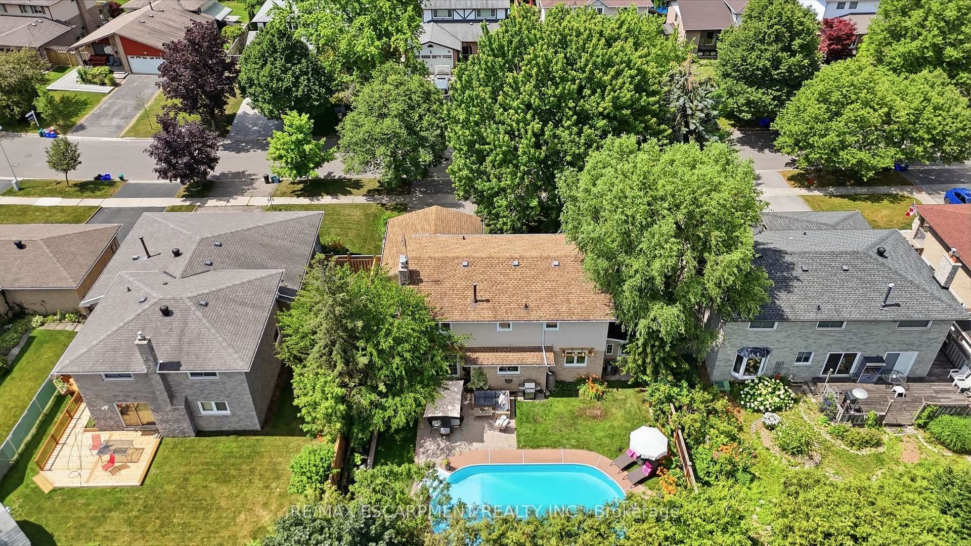 463 Gowland Crescent photo 32