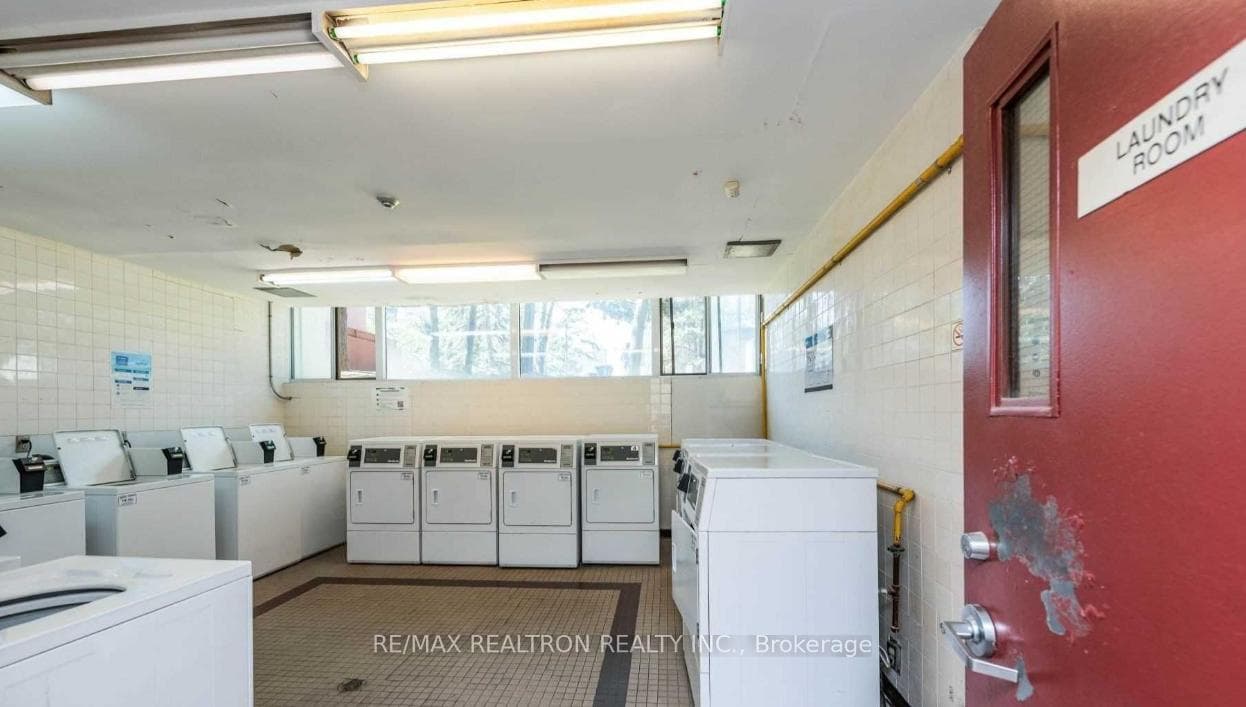 100 Leeward Glenway Unit 1401 photo 18
