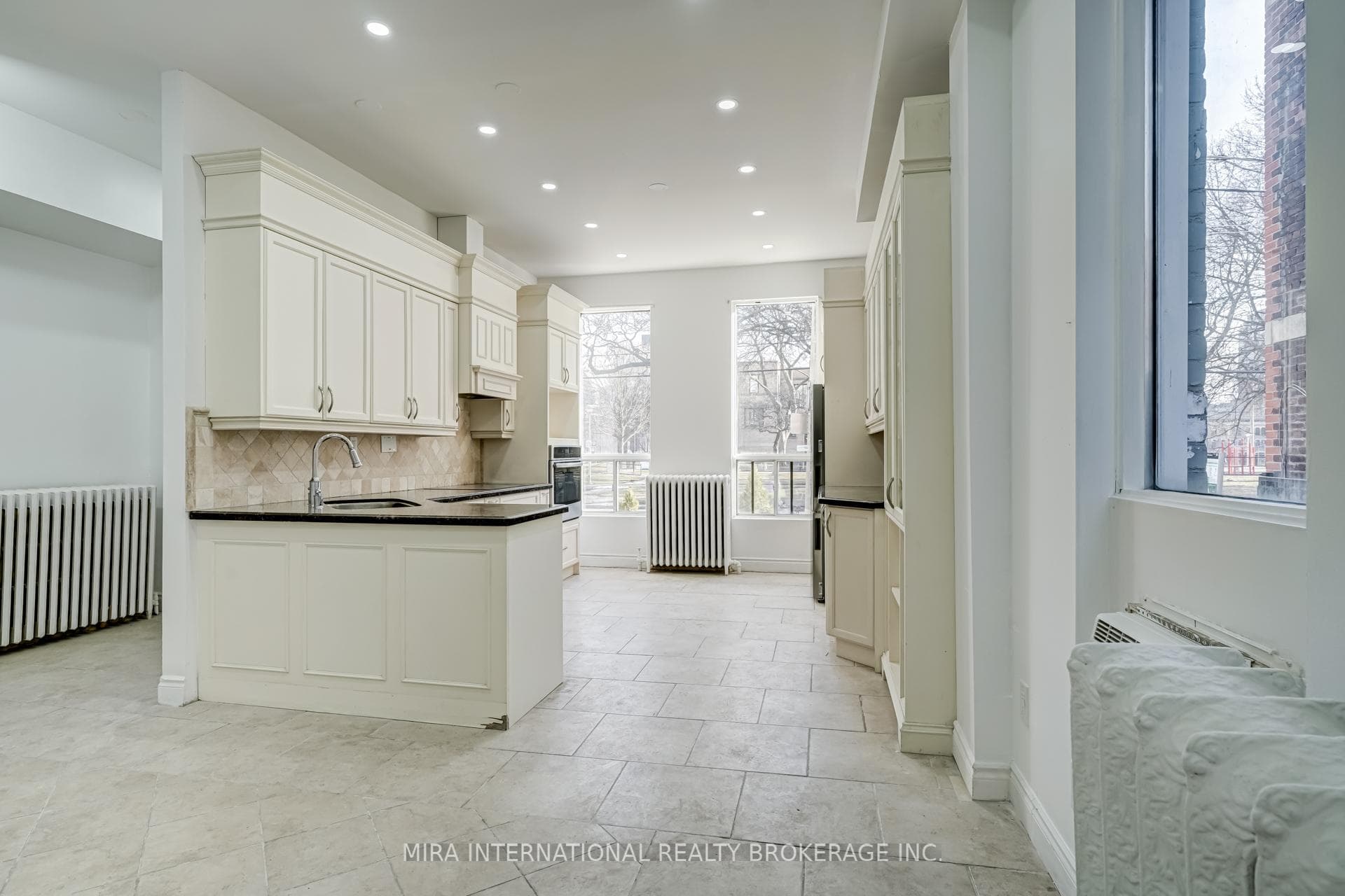 180 Sherbourne Street Unit 106 photo 2