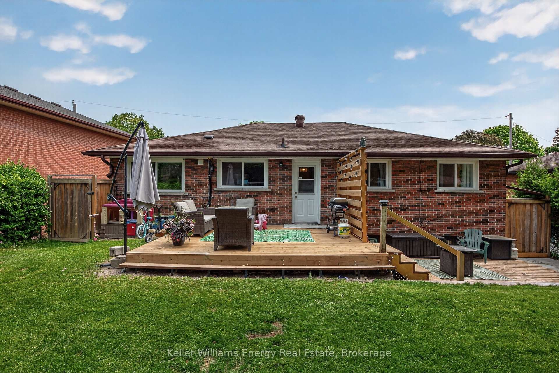 405 Bernhard Crescent photo 36