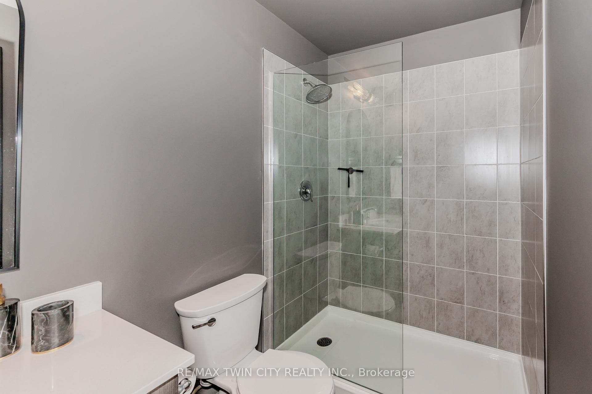 243 Northfield Drive Unit 611 photo 31
