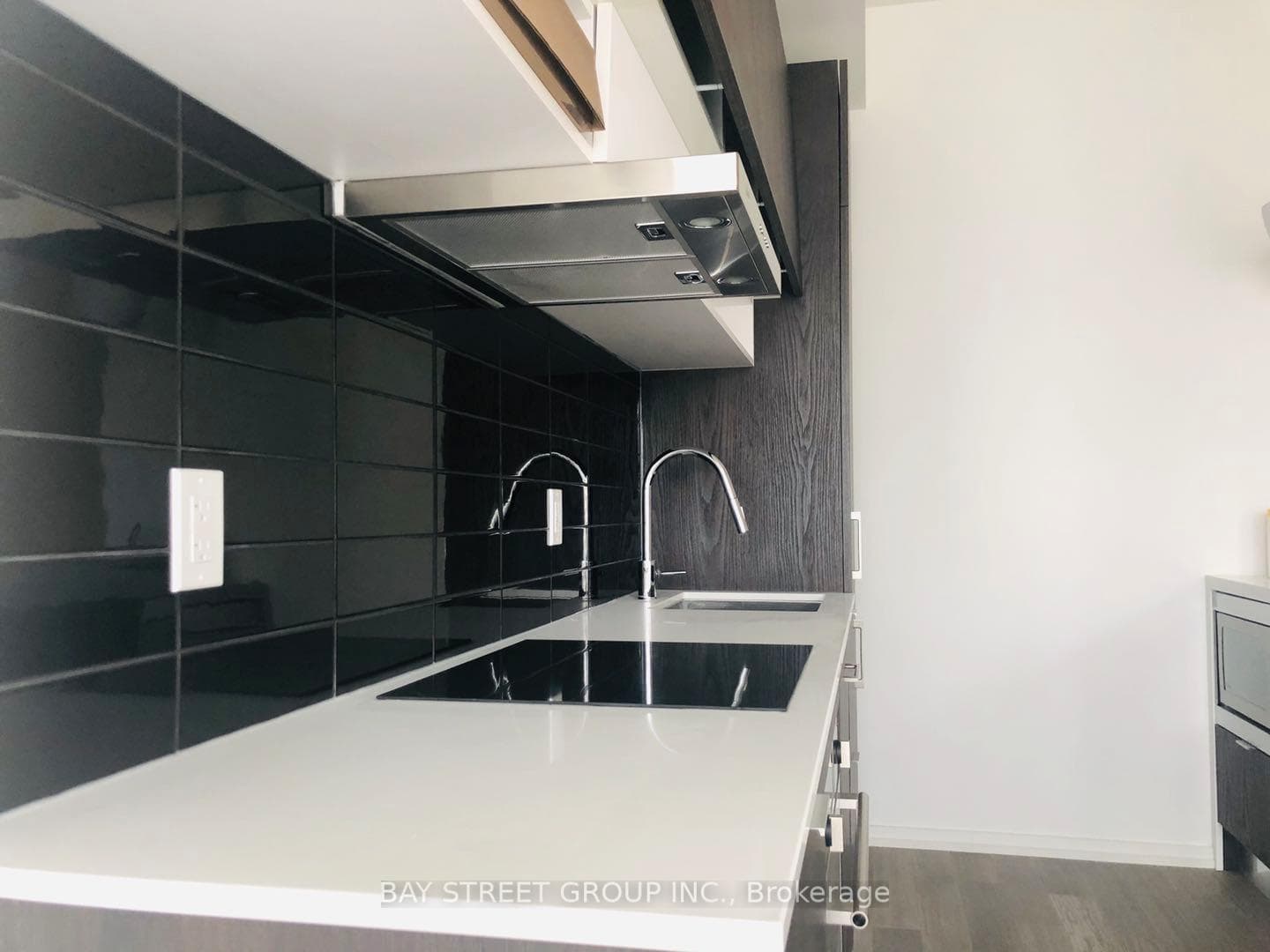 5 Soudan Avenue Unit 1809 photo 4
