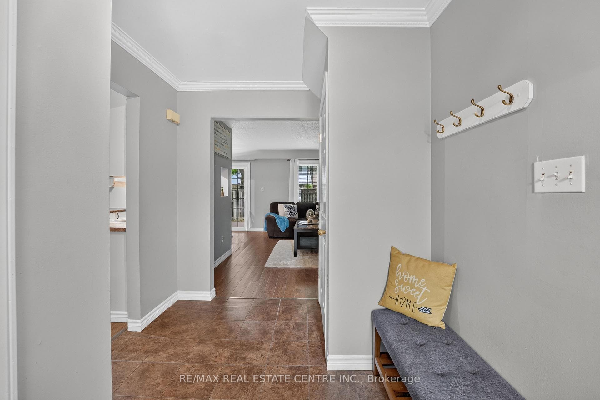 23 Burbank Crescent photo 6