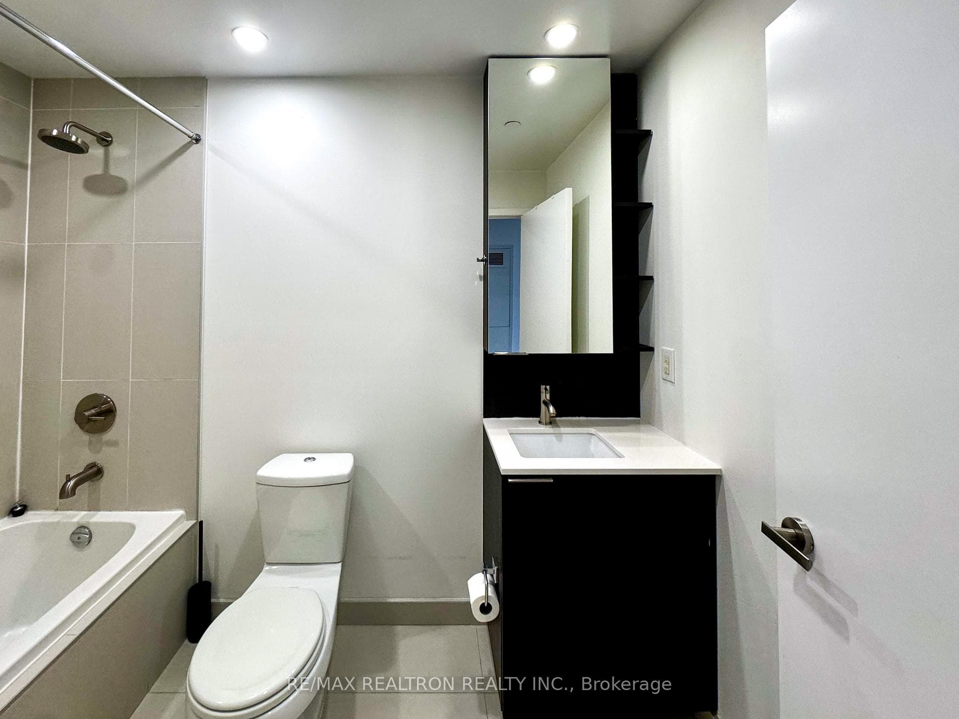 170 Sumach Street Unit 704 photo 11
