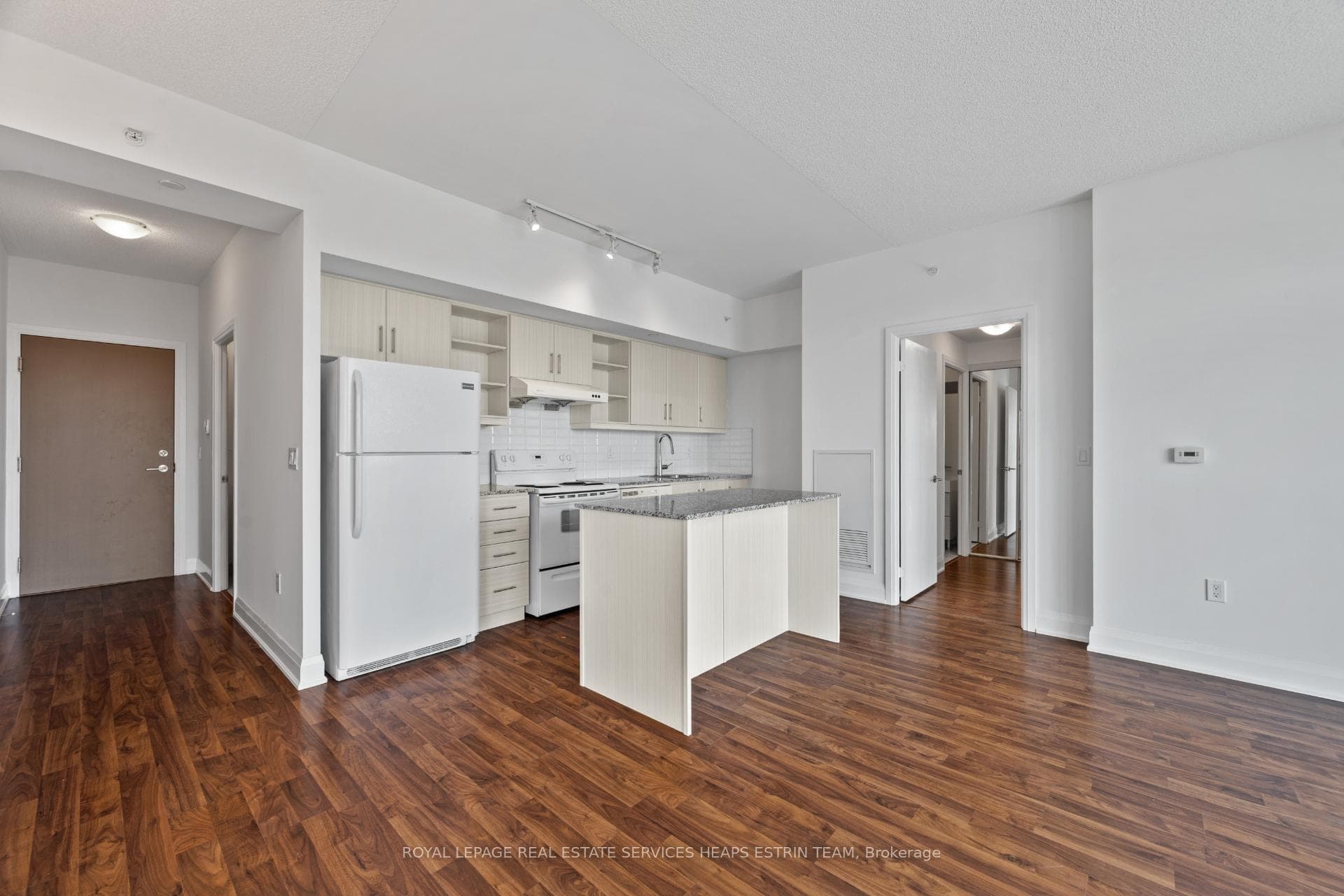 160 Vanderhoof Avenue Unit 913 photo 15