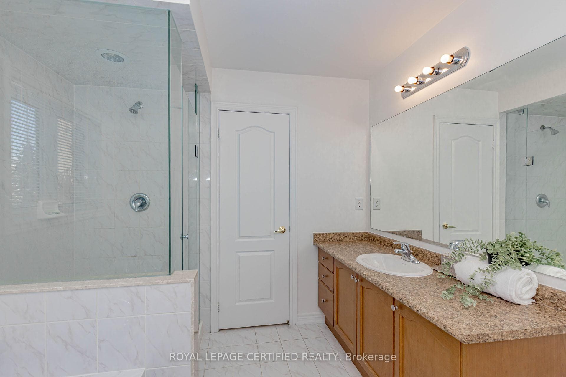 5581 Oscar Peterson Boulevard photo 30