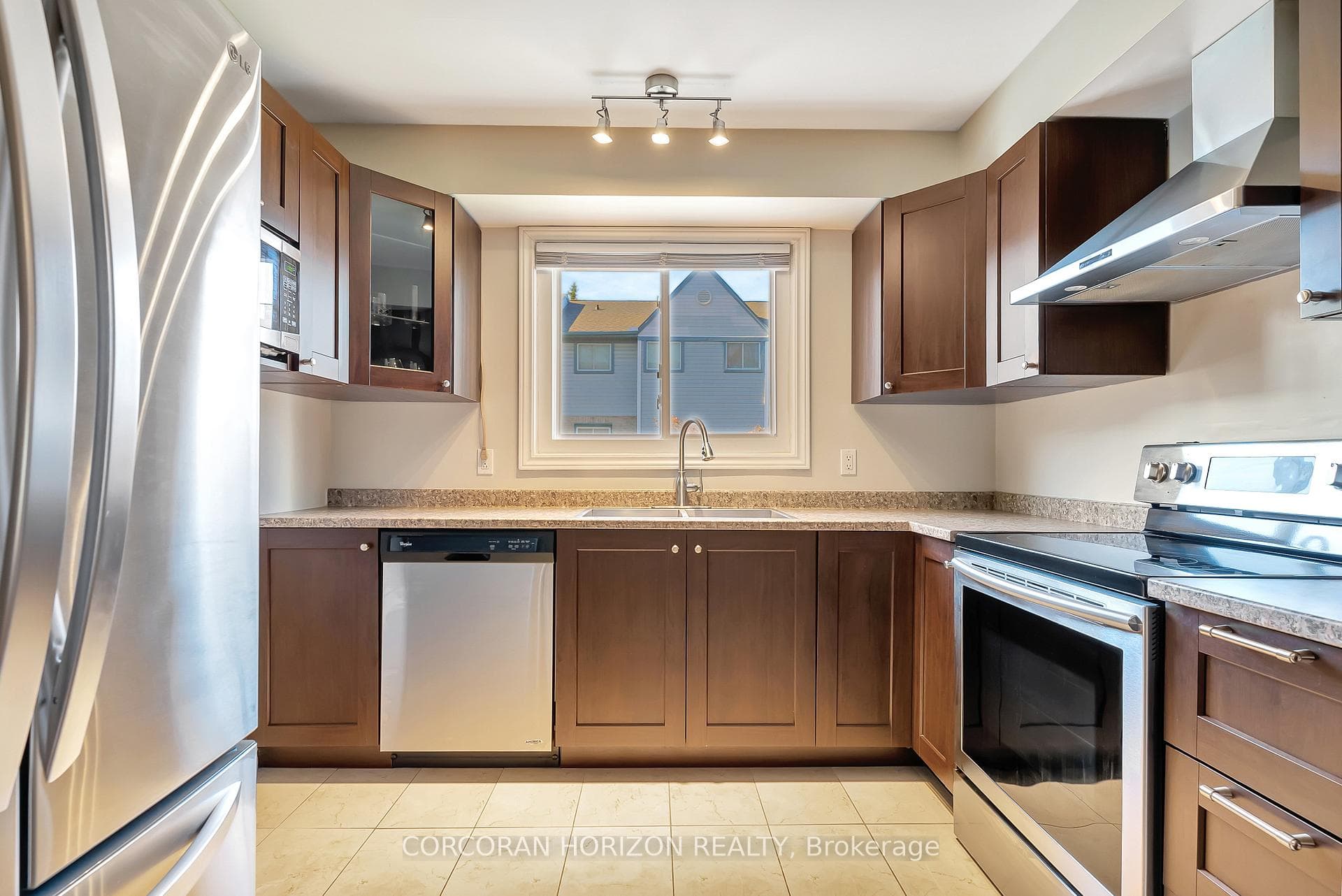 589 Beechwood Drive Unit 35 photo 13