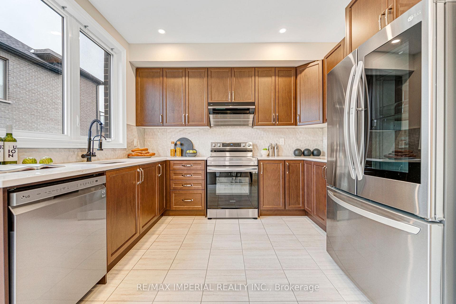 242 Vermont Avenue photo 18