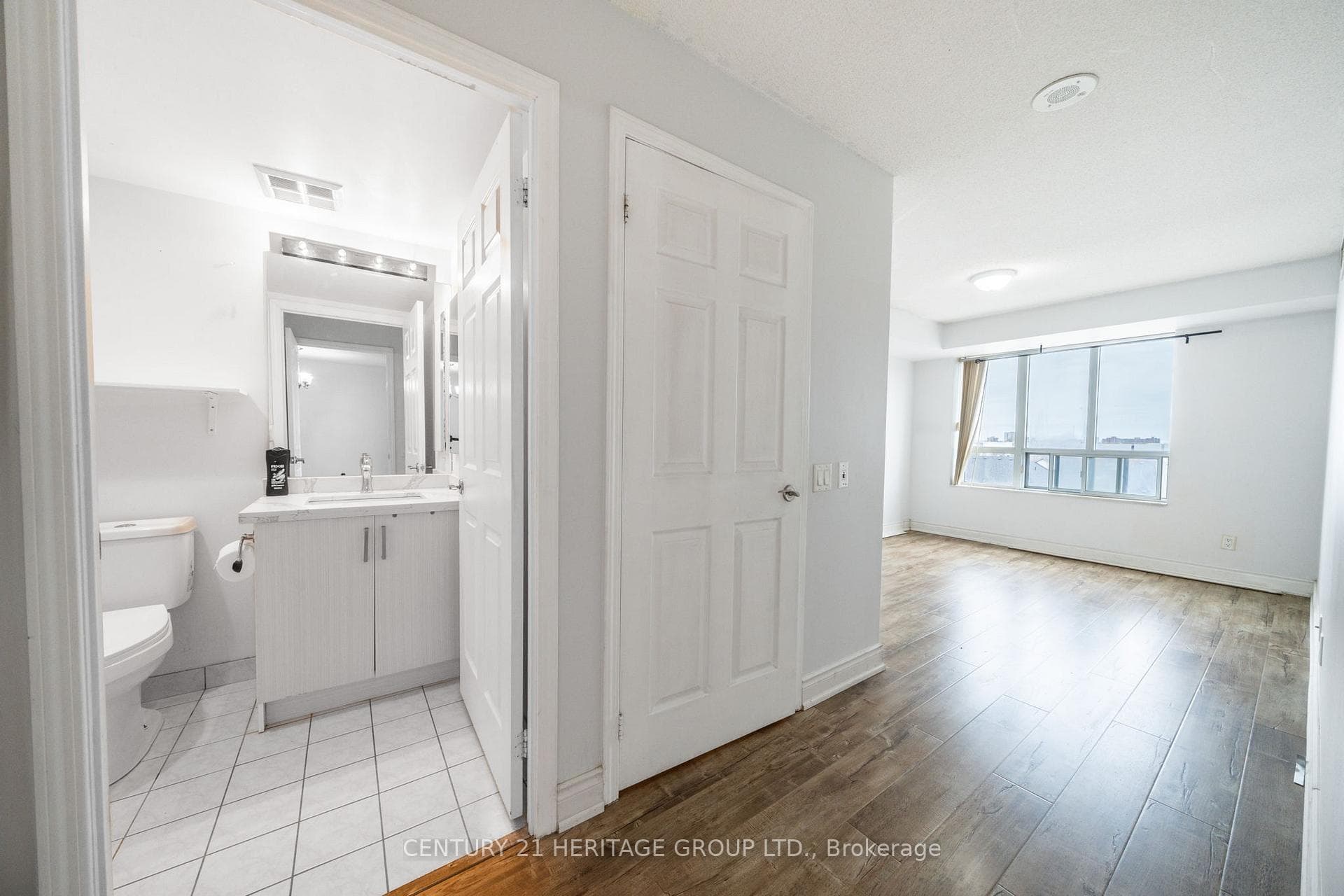 8 Mondeo Drive Unit 415 photo 18