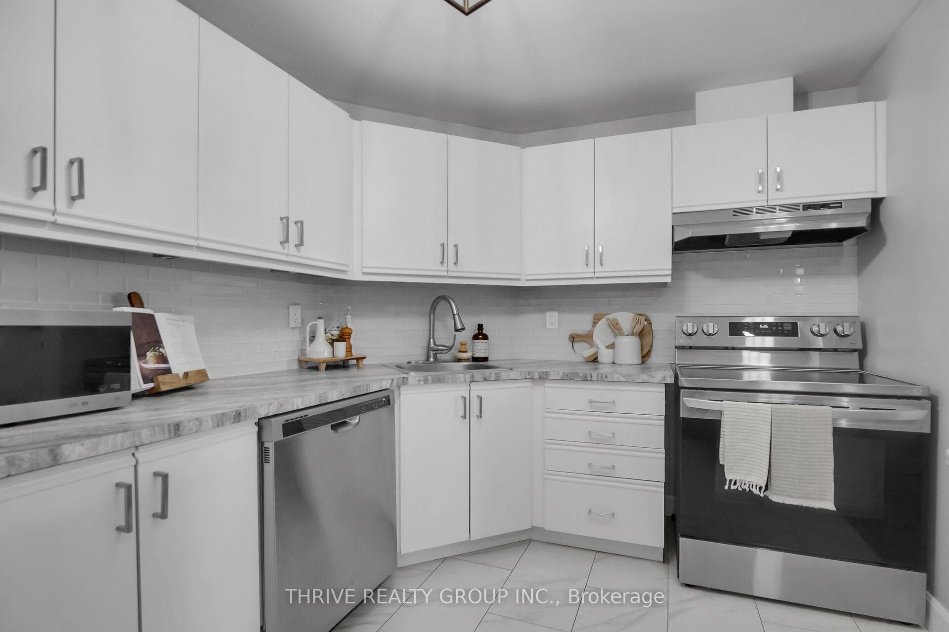 858 Commissioners Road Unit 1006 photo 5