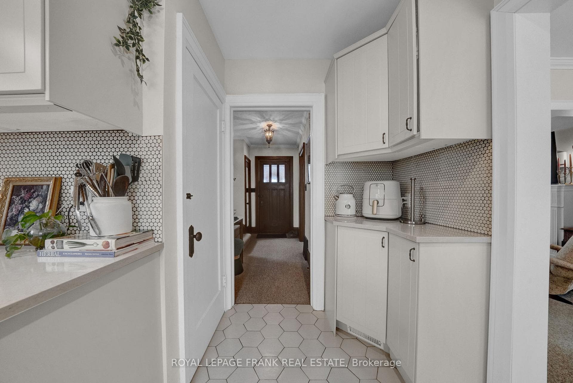 86 Roxborough Avenue photo 19