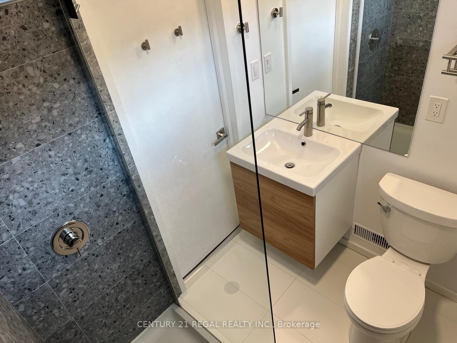 upper level Bathroom