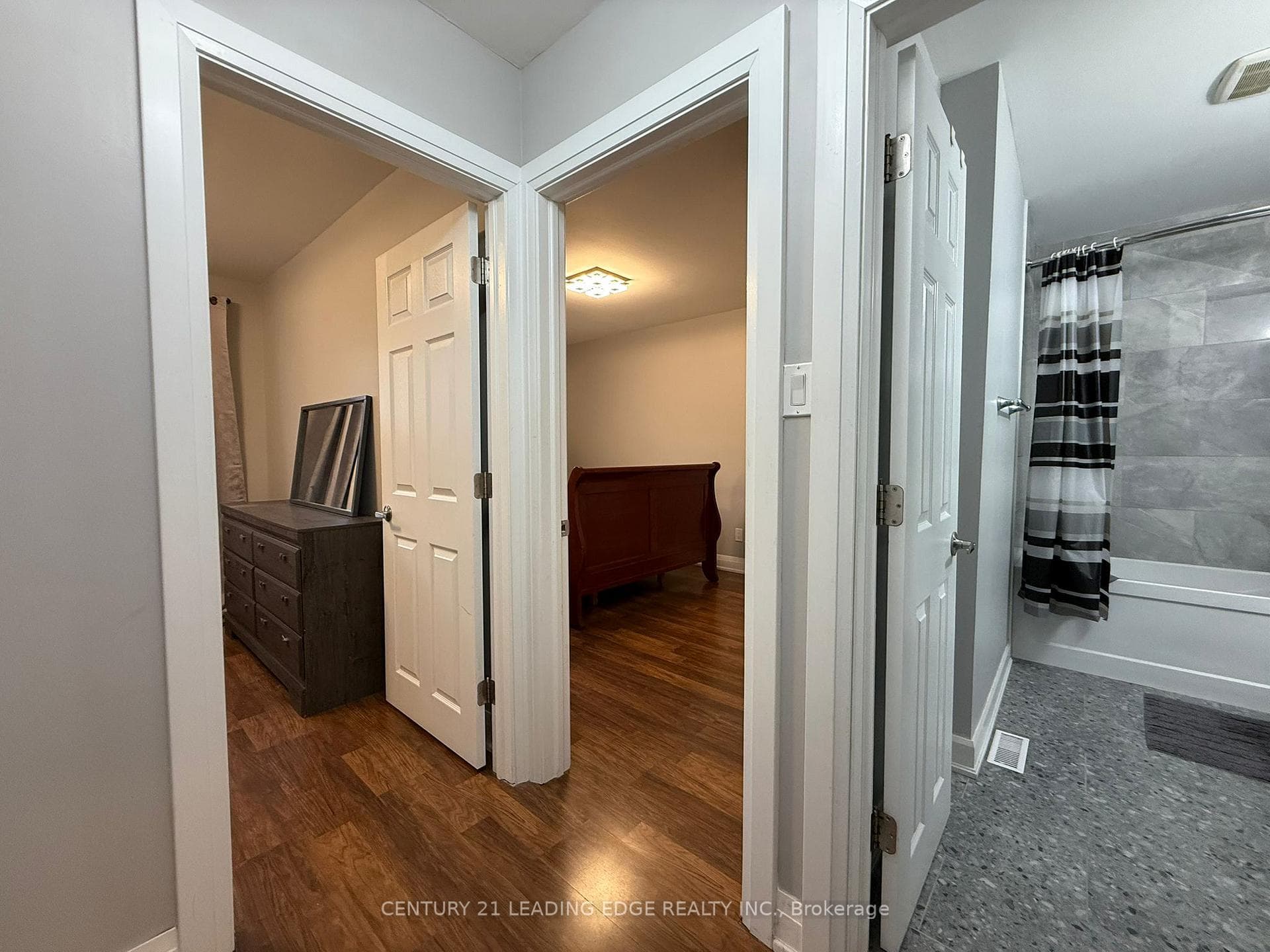 714 Greenoch Court Unit Upper photo 7