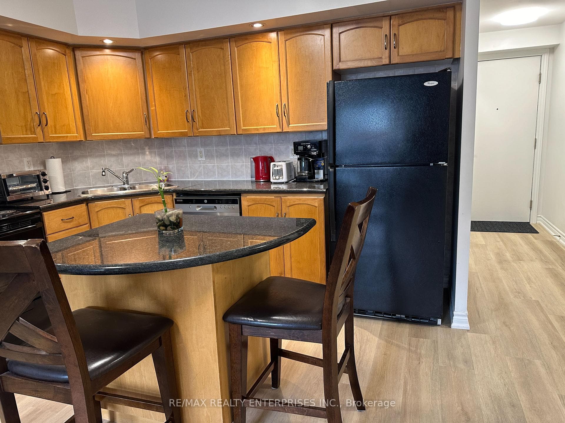 250 Wellington Street Unit 436 photo 9