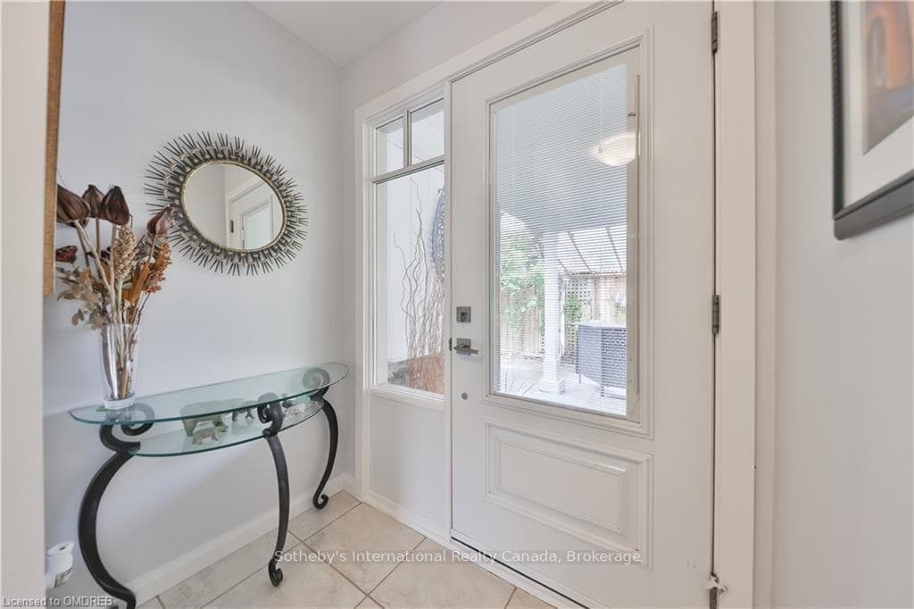 493 ANTHONY Drive photo 4