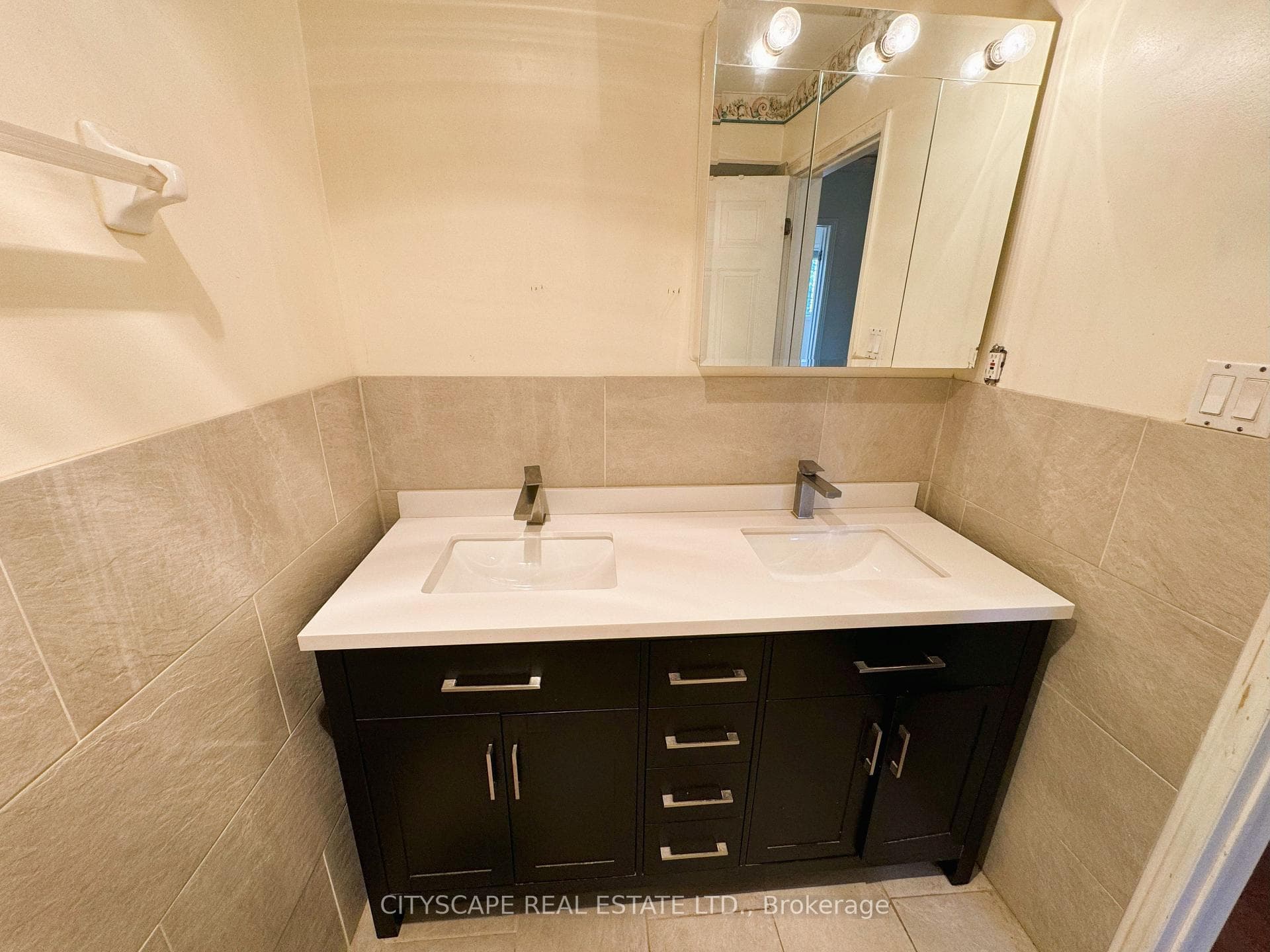 Main 4pc Bathroom