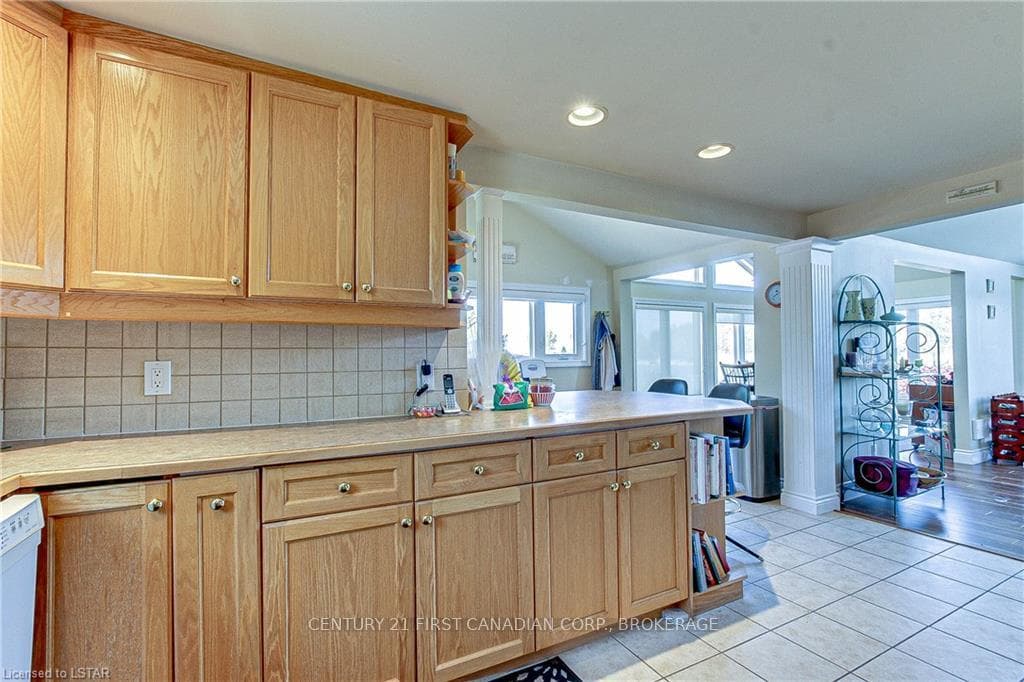 7474 RIVERSIDE Drive photo 21