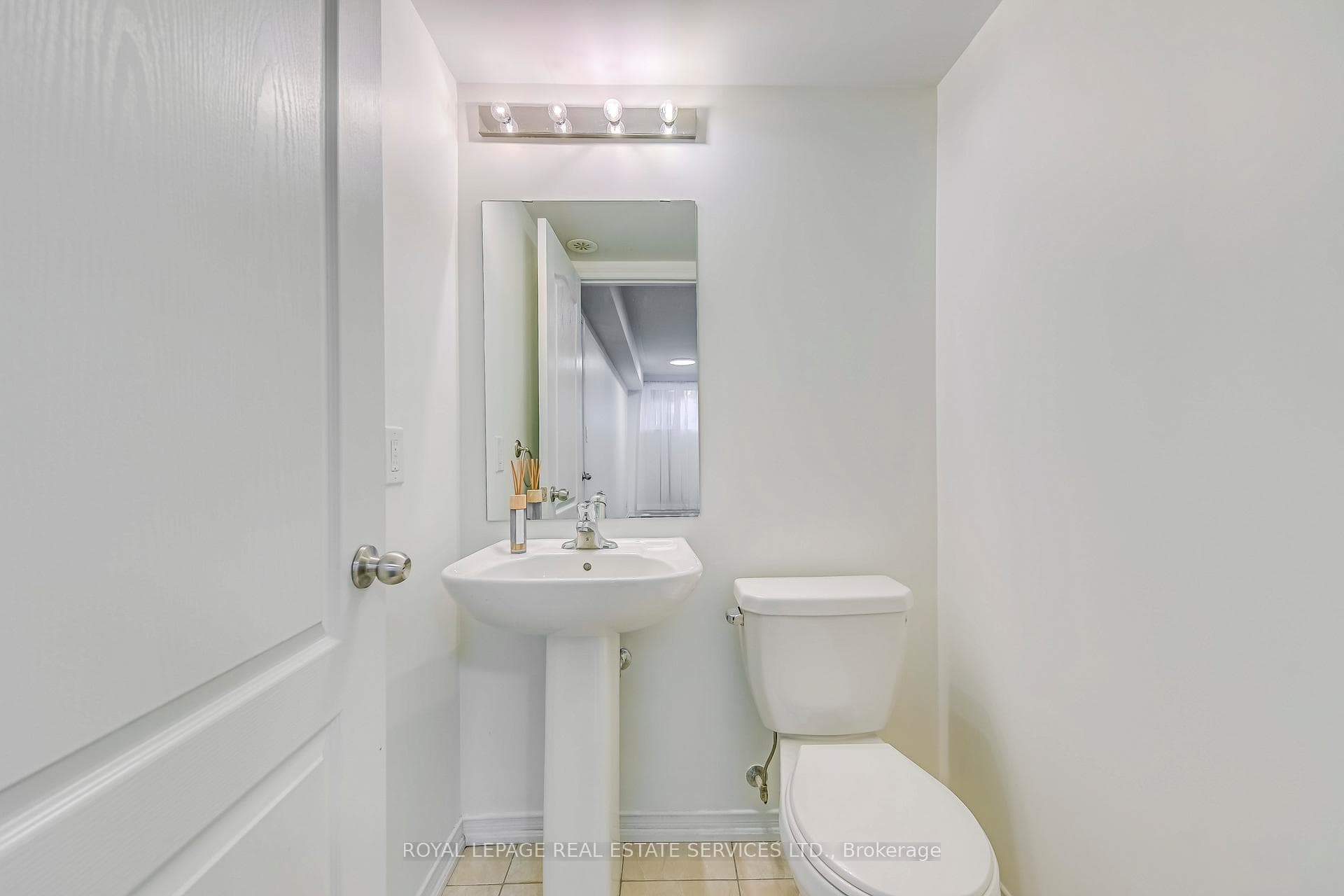2496 Post Road Unit 21 photo 23