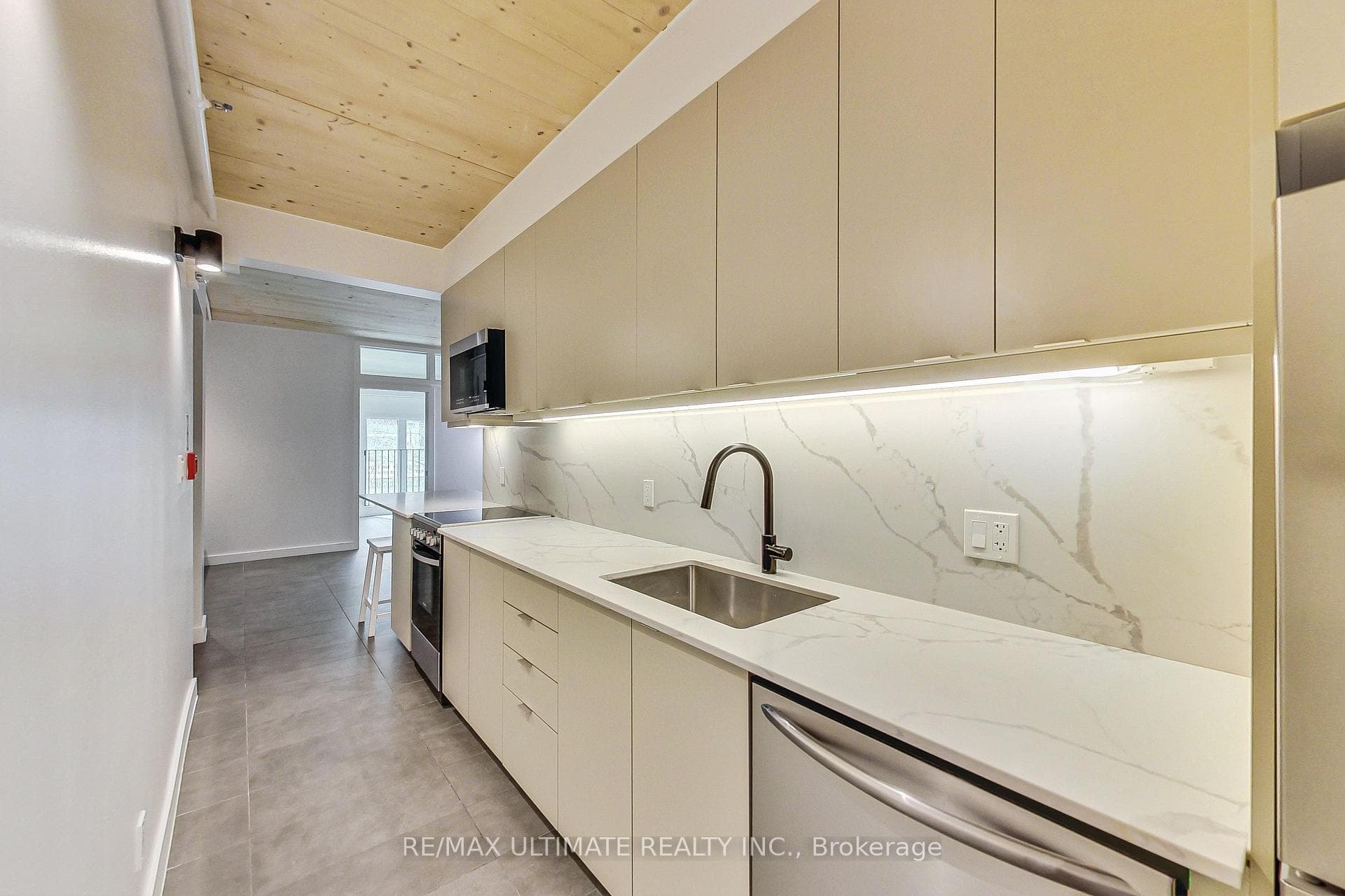 1602 Queen Street Unit 201 photo 8