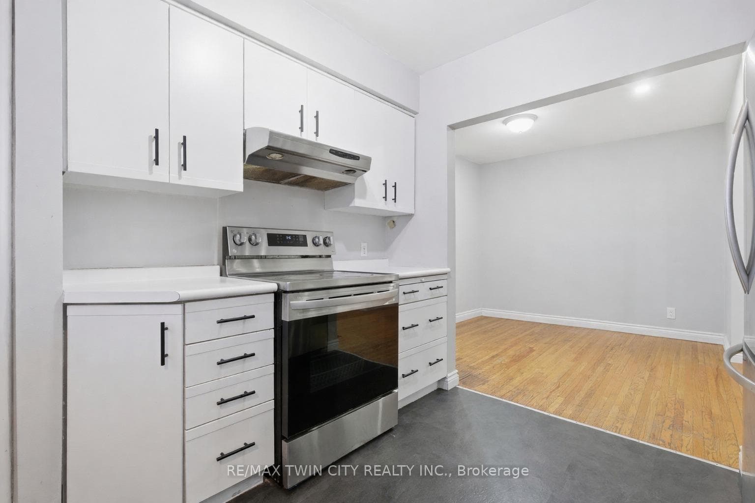 18 Harber Avenue photo 8