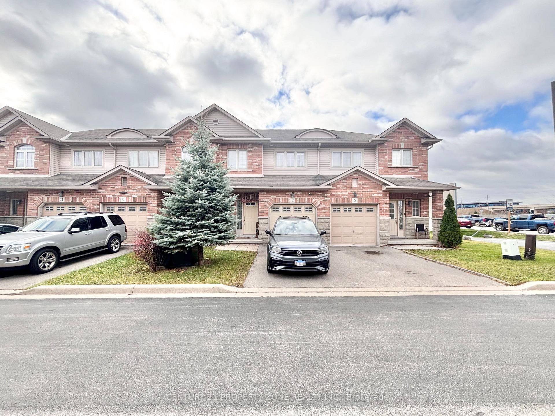 7 MARINA POINT Crescent photo 1