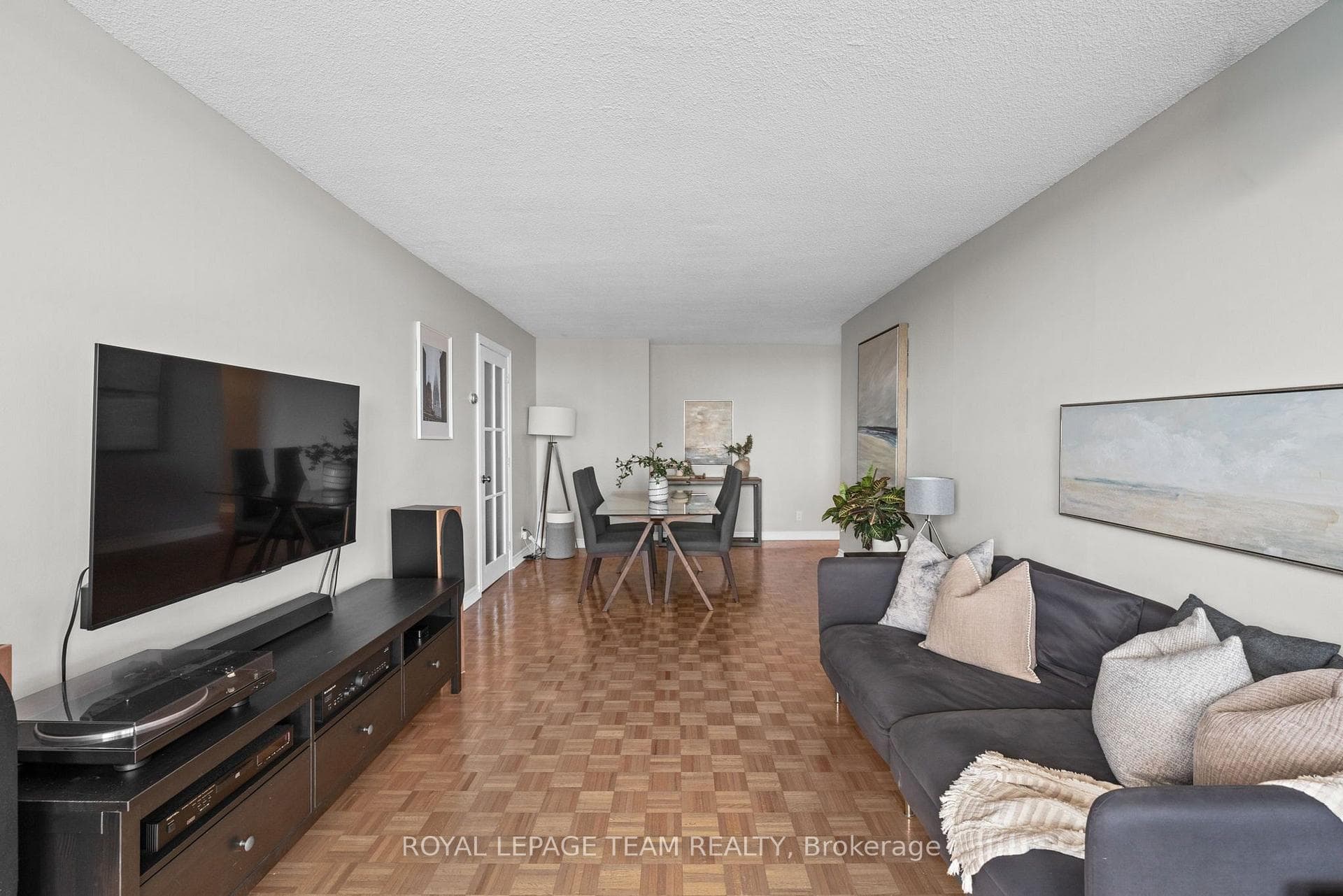 515 St Laurent Boulevard Unit 912 photo 22