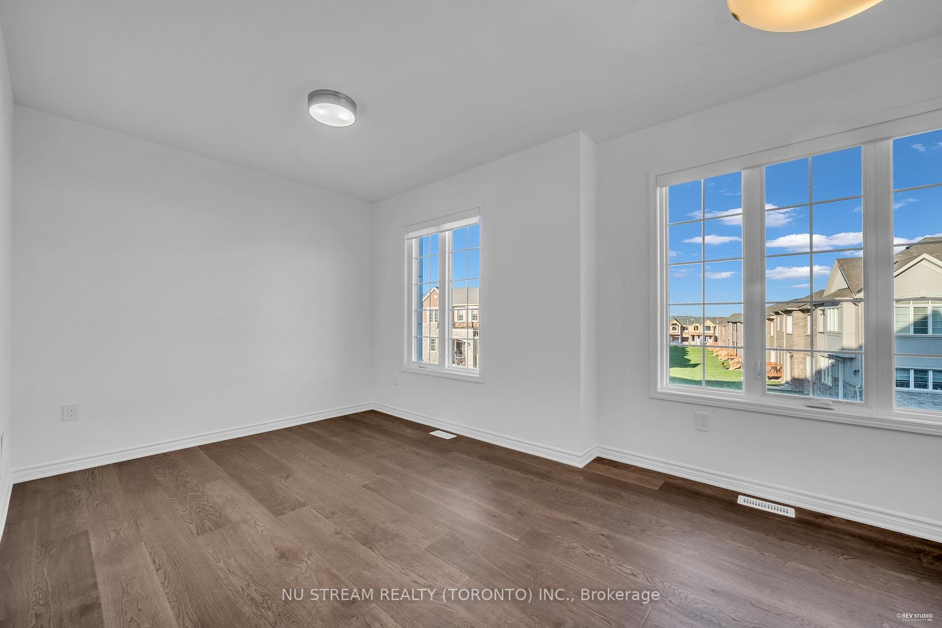 3072 Merrick Road photo 24