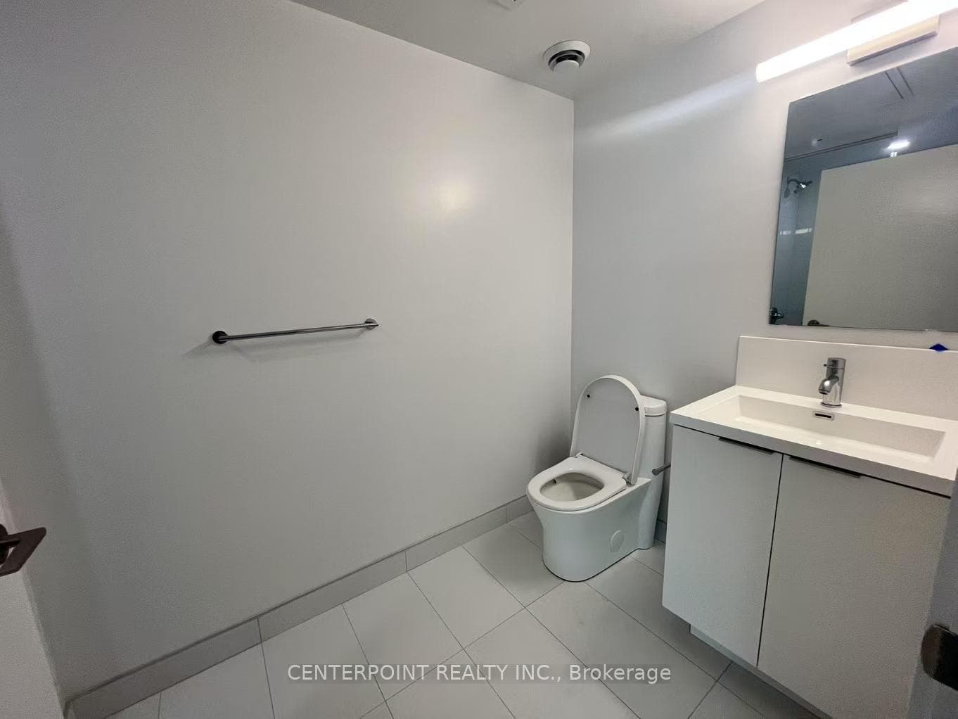 230 Simcoe Street Unit 2717 photo 4