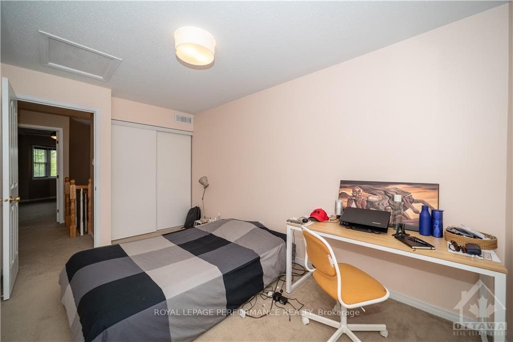 2363 GLANDRIEL Crescent photo 16