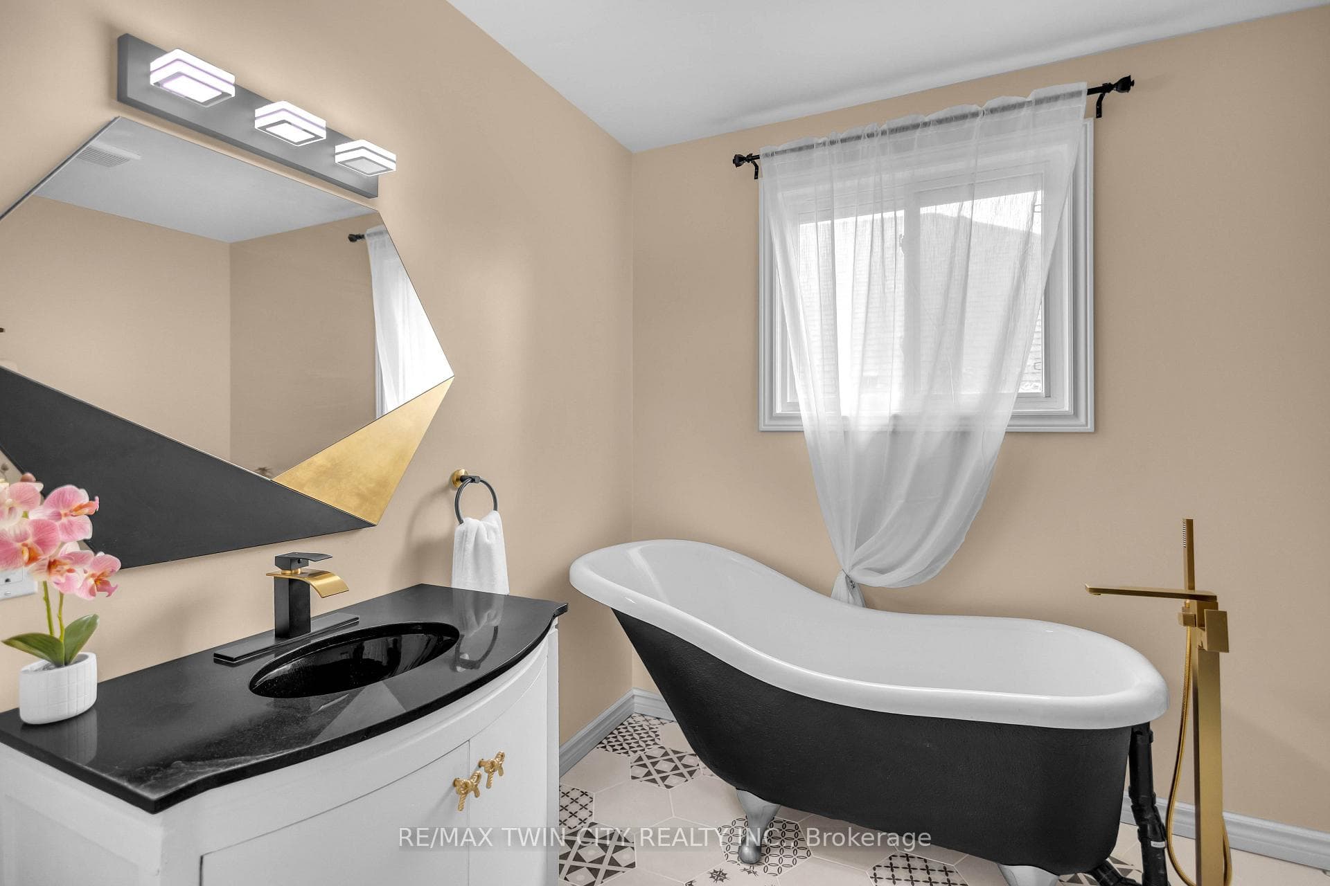 4 Dowden Avenue photo 22