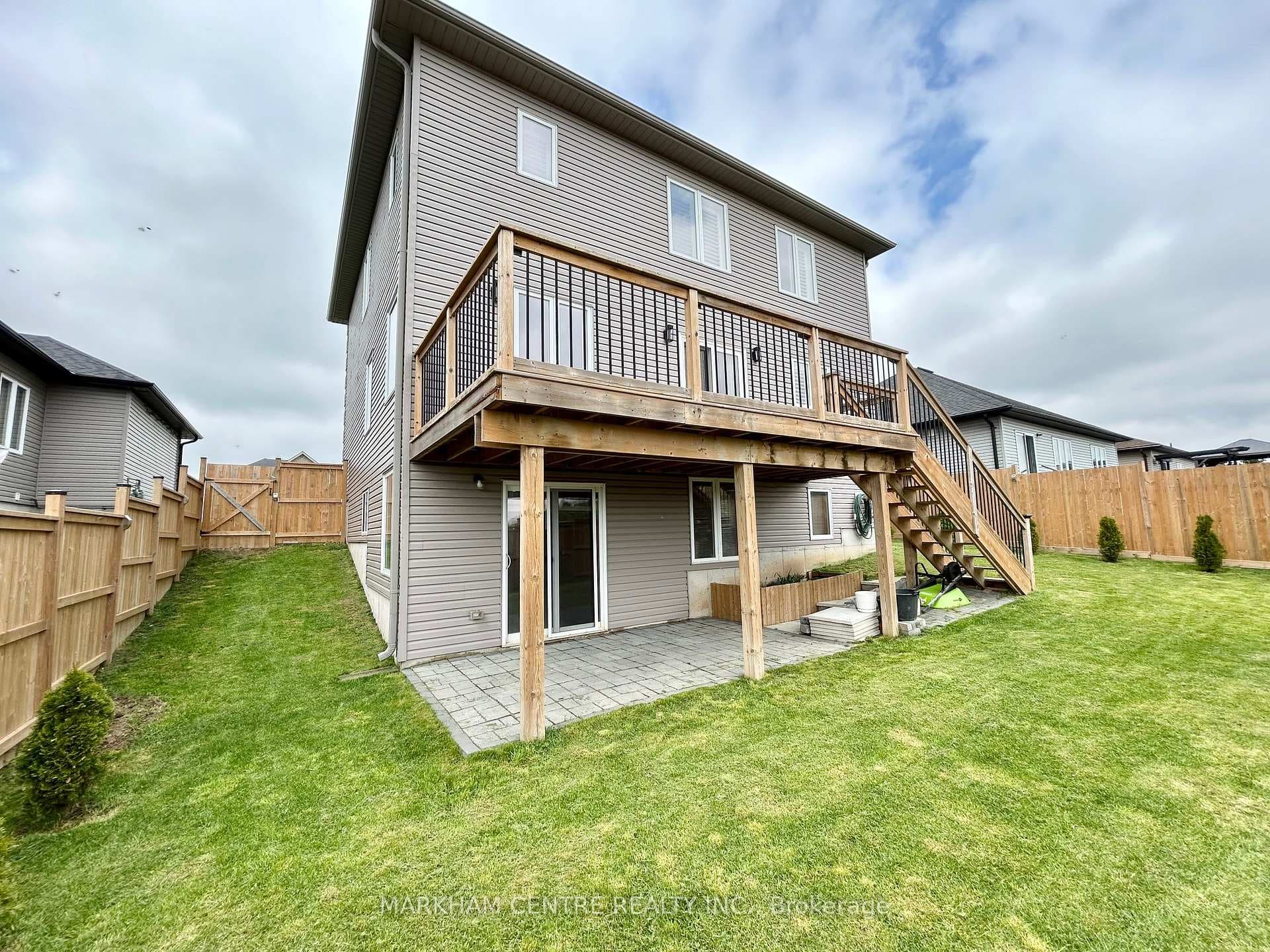 25 Dennis Drive photo 4