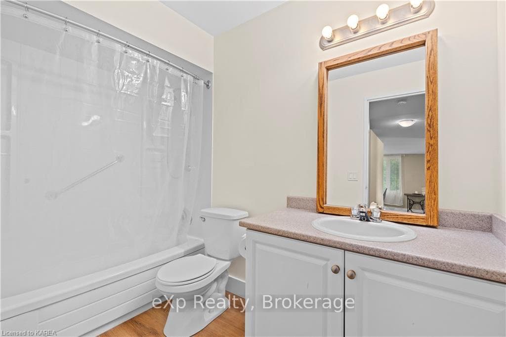 358 QUEEN MARY Road Unit 114 photo 14
