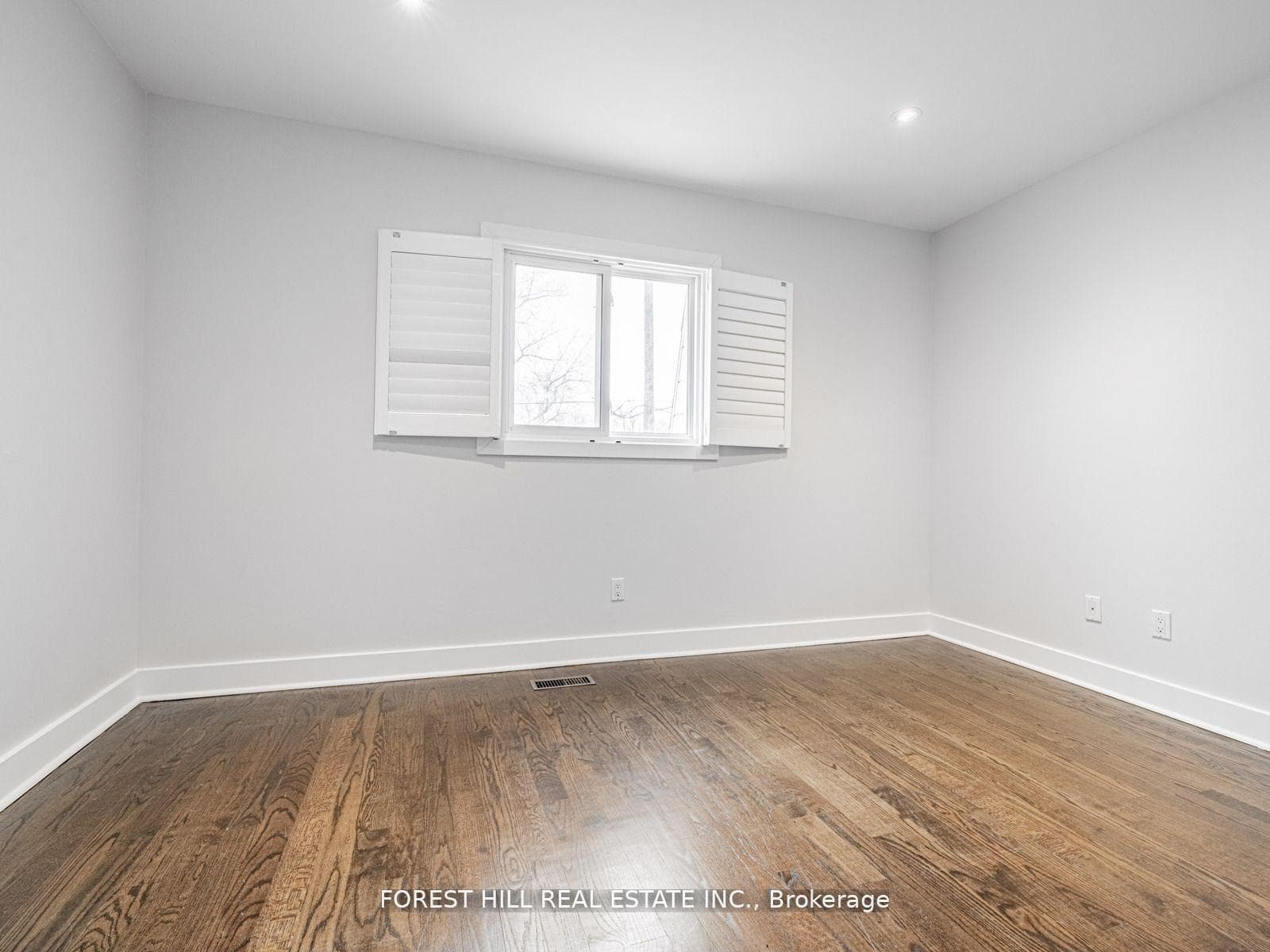 381 Hollywood Avenue photo 28