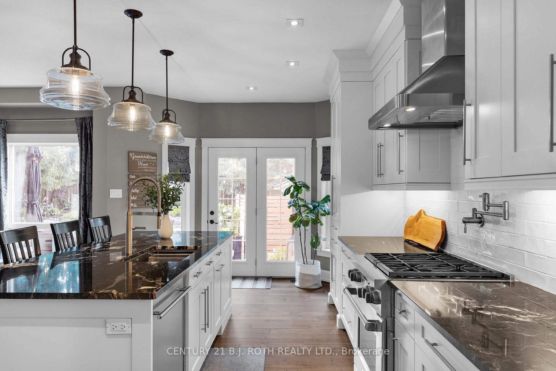 63 ROSE Street photo 8