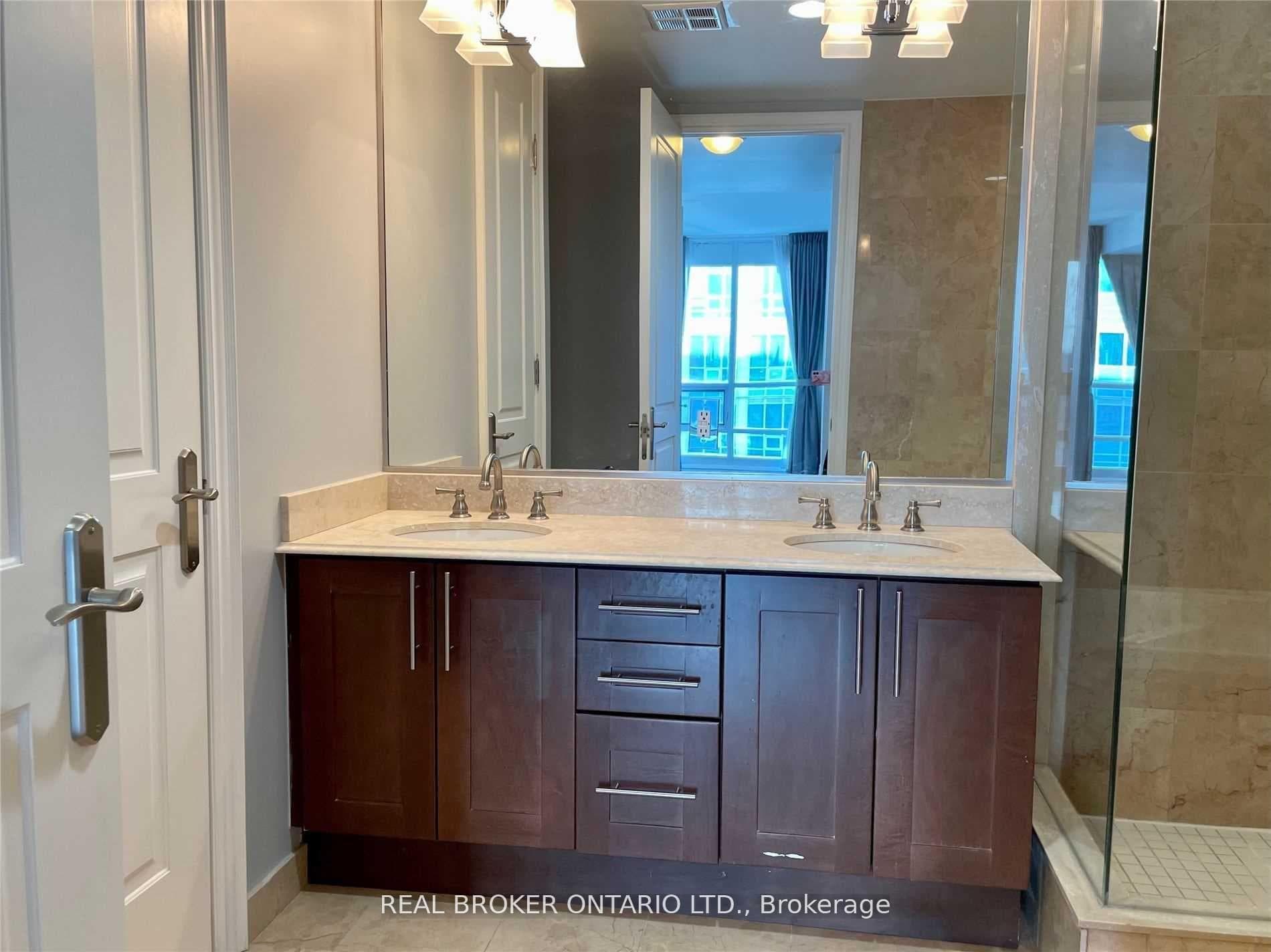 761 Bay Street Unit 4412 photo 18