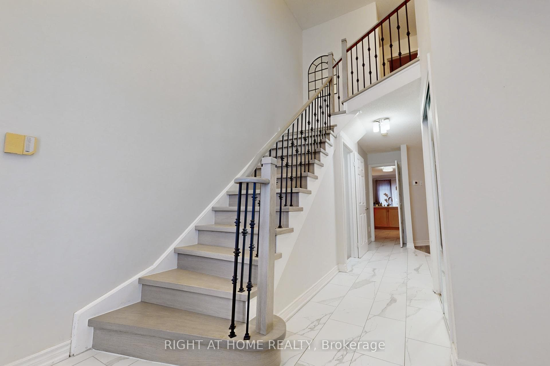 38 Rosanna Crescent photo 4