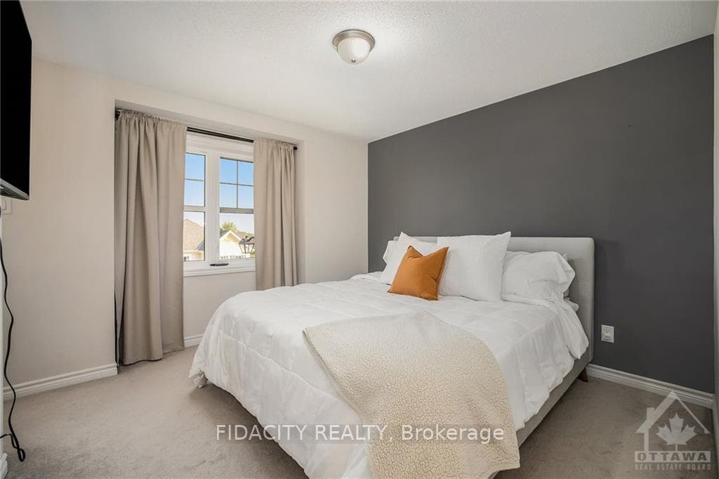 549 ENSATINA Crescent photo 12