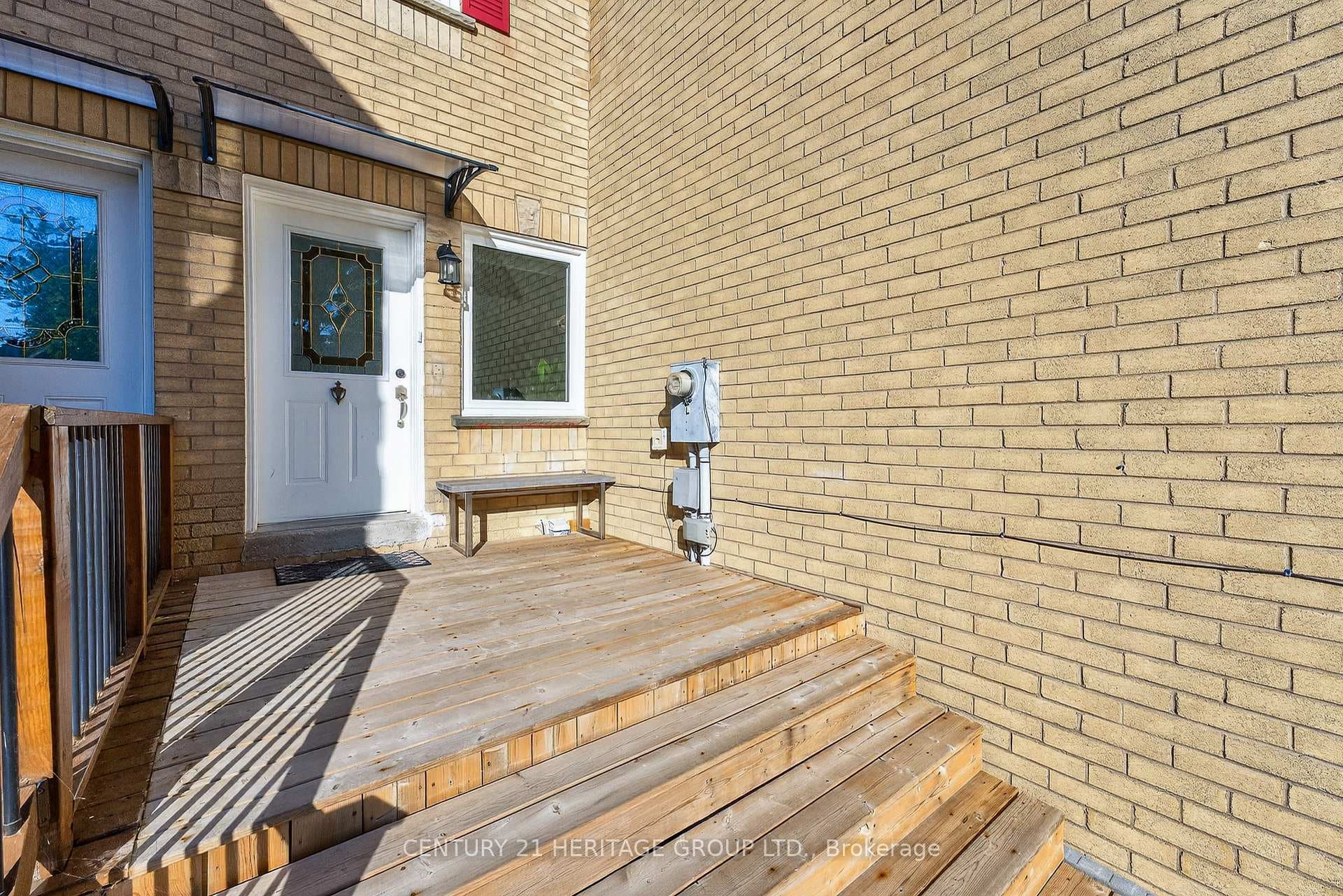 112 Sandfield Drive photo 2